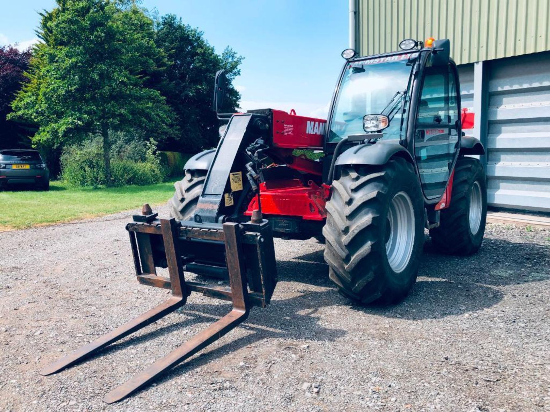 2010 Manitou MLT627 Turbo materials handler c/w air conditioned cab, pick up hitch, pin and cone hea - Image 3 of 47