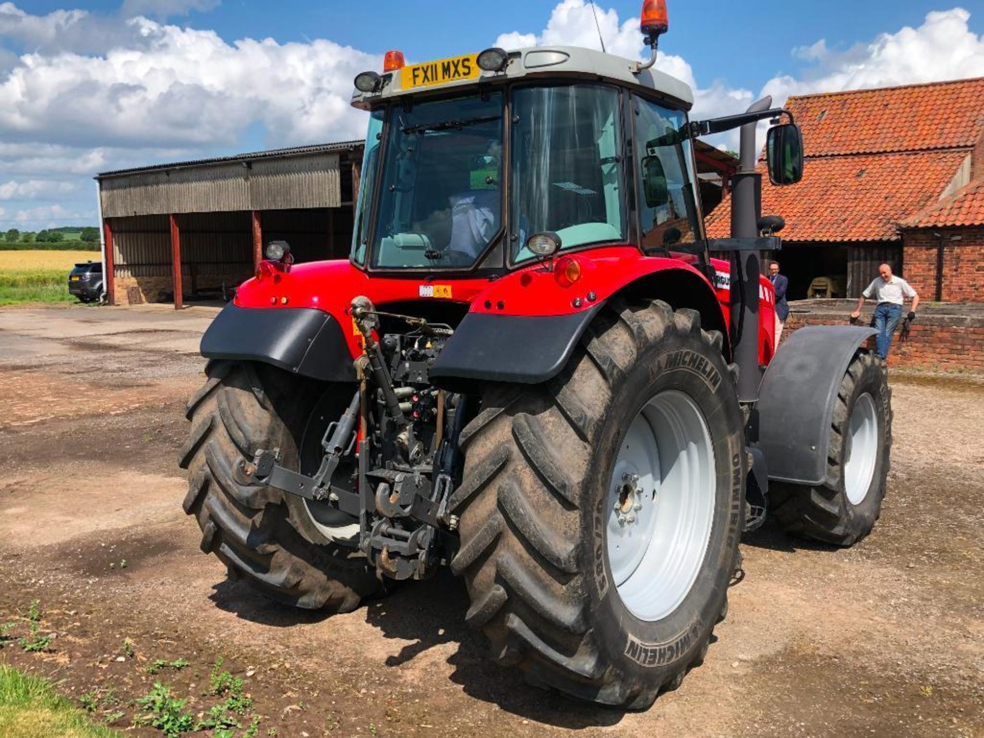 2011 Massey Ferguson 6480 Dyna 6 40kph 4wd tractor c/w 3 manual spools, front and cab suspension, im - Image 15 of 44