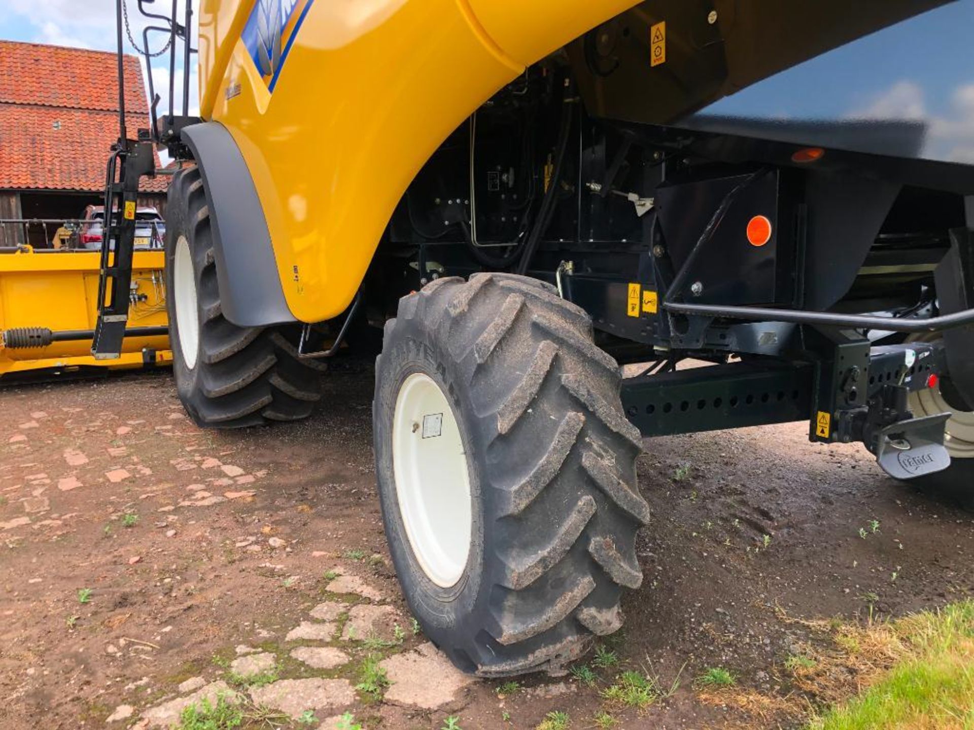 2012 New Holland CX5090 combine harvester with 20ft Varifeed header on Goodyear 800/65R32 front and - Image 13 of 38