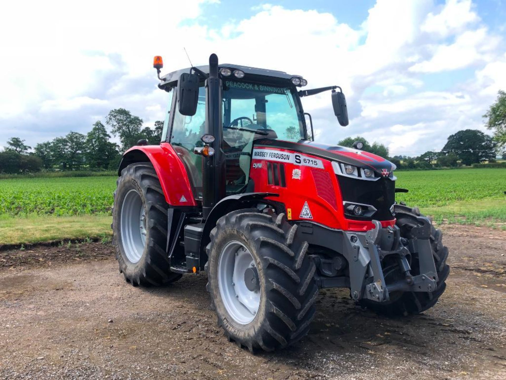 2019 Massey Ferguson 6715 S Dyna 6 50kph 4wd tractor c/w 3 manual spools, front linkage, air brakes, - Image 33 of 41