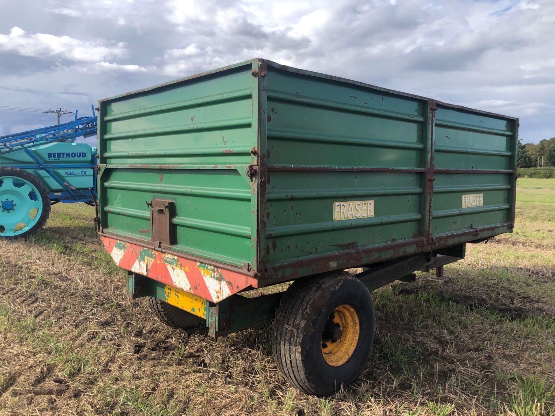 Fraser 6t drop side trailer c/w manual tailgate and grain chute single axle on 12.5/80-15.3 wheels a - Image 4 of 5