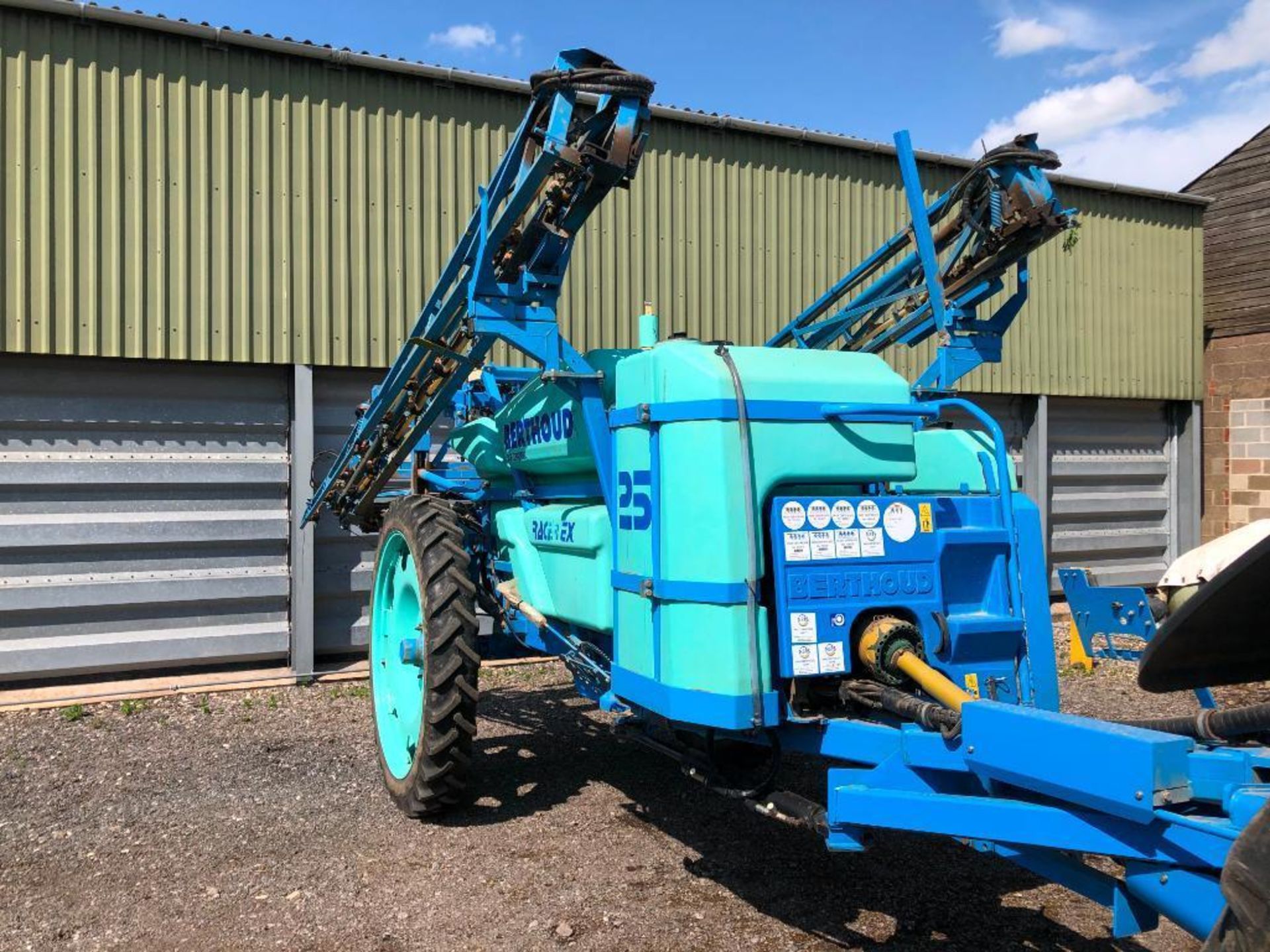 2010 Berthoud DP Tronic Racer EX 20m trailed sprayer, with 2500l tank, single line with quad nozzles - Image 4 of 20