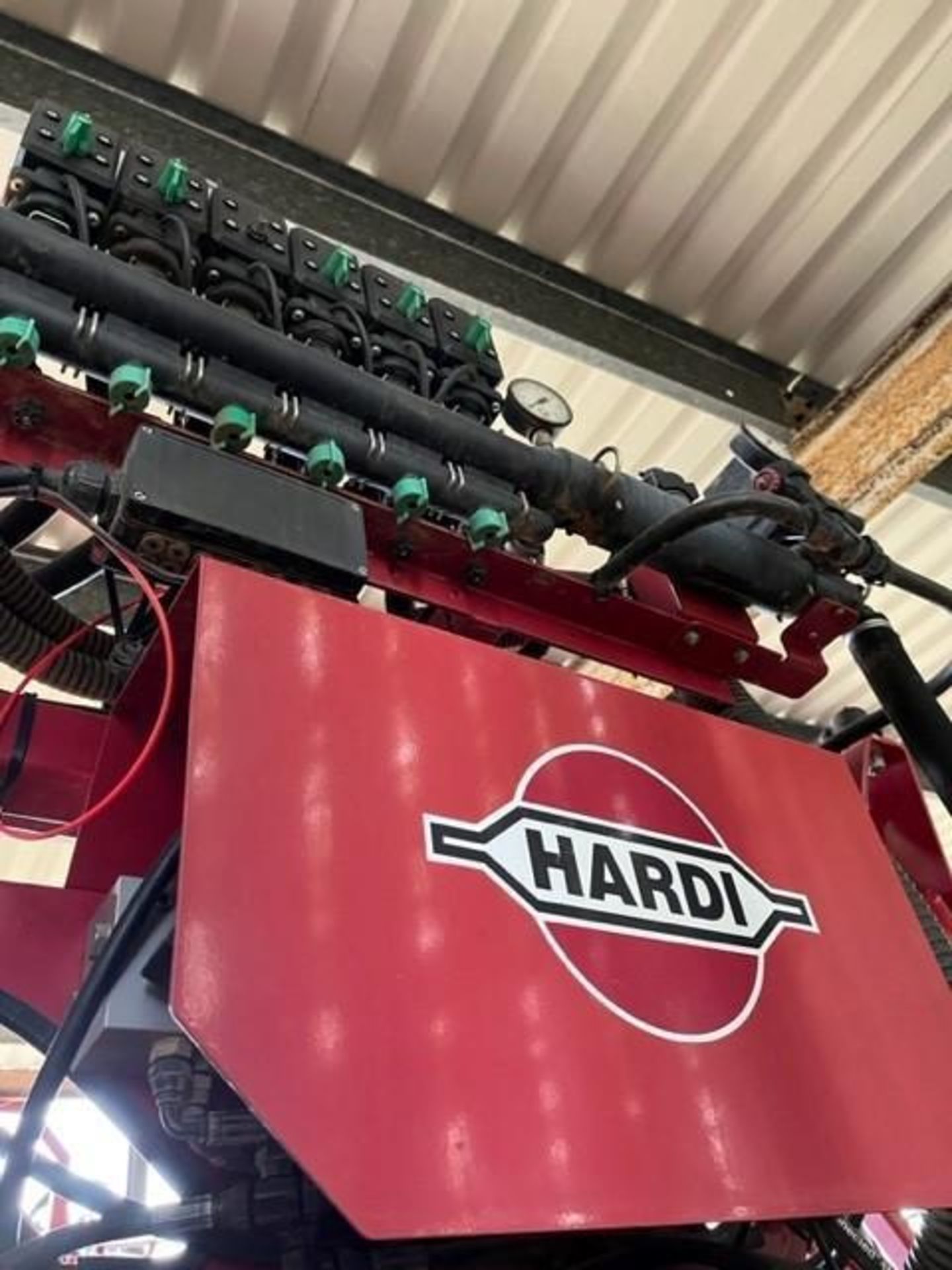 2010 Hardi Navigator 3000 trailed sprayer with 24m delta boom with triplex nozzles. Boom prime and f - Image 8 of 8
