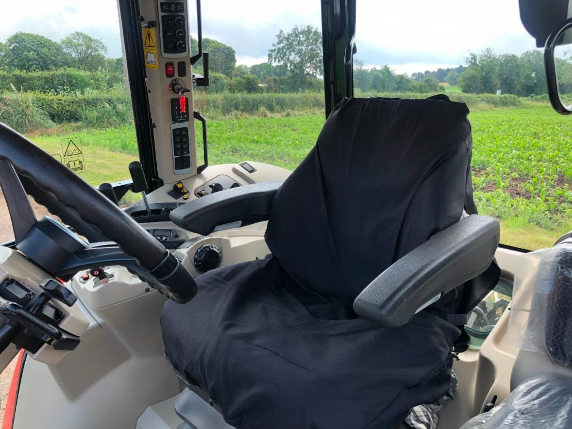 2019 Massey Ferguson 6715 S Dyna 6 50kph 4wd tractor c/w 3 manual spools, front linkage, air brakes, - Image 26 of 41