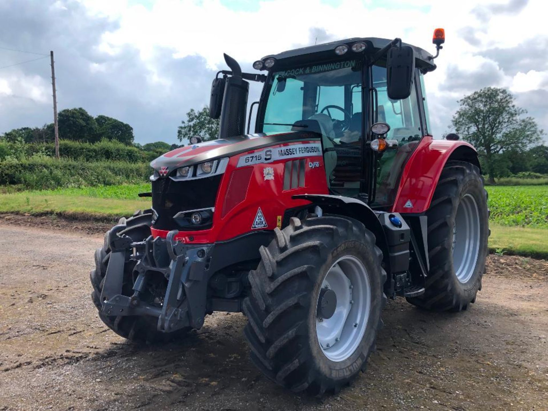 2019 Massey Ferguson 6715 S Dyna 6 50kph 4wd tractor c/w 3 manual spools, front linkage, air brakes, - Image 40 of 41