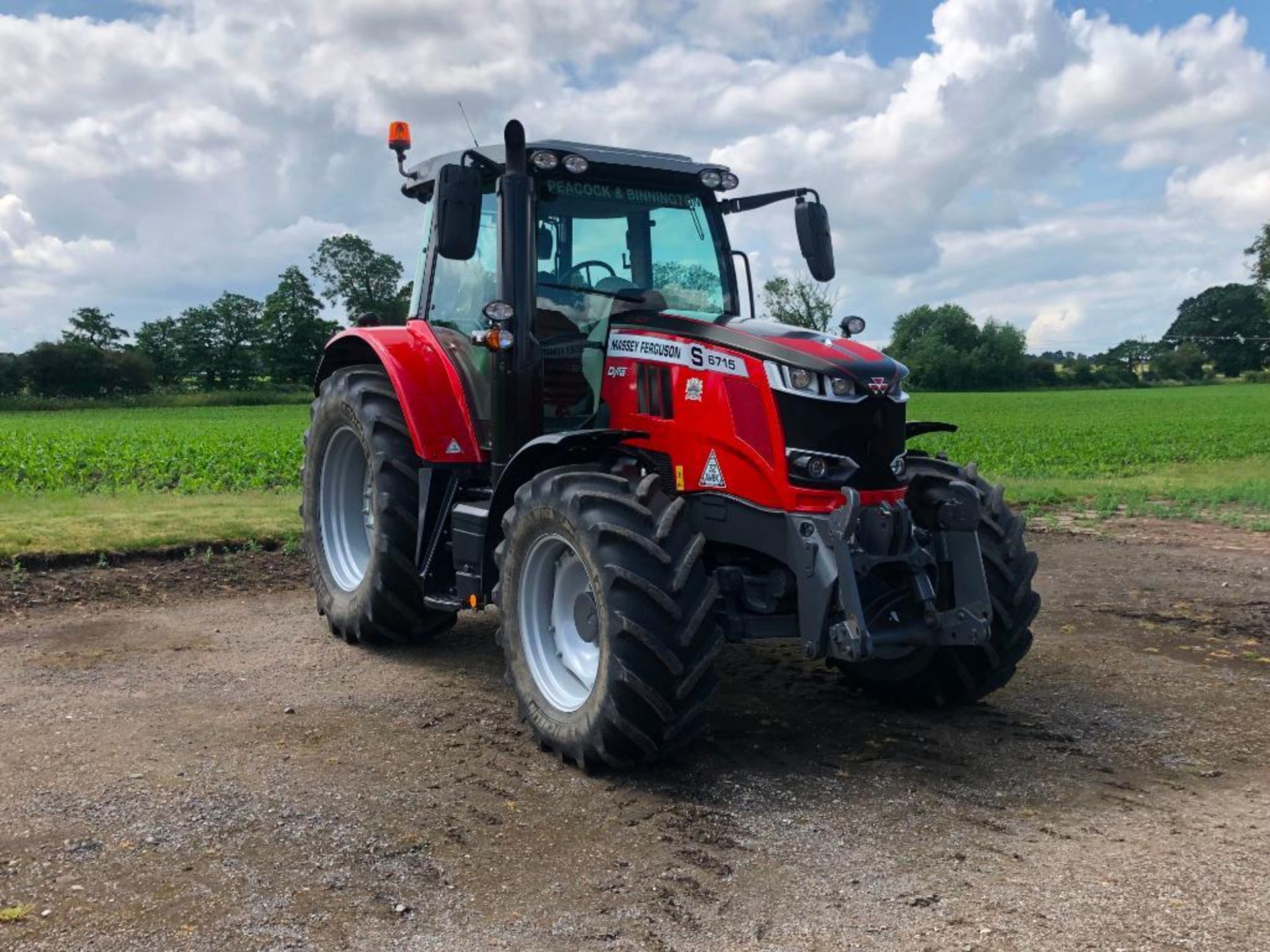2019 Massey Ferguson 6715 S Dyna 6 50kph 4wd tractor c/w 3 manual spools, front linkage, air brakes, - Image 16 of 41