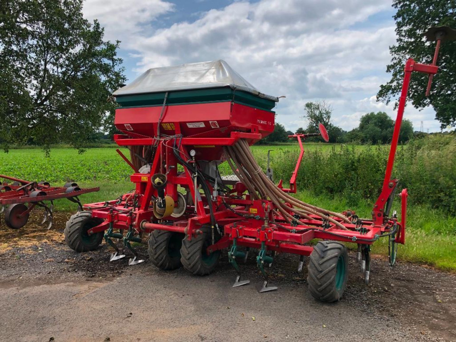 2001 Kverneland Accord TS 4m pneumatic tine drill c/w tramline eradicators, pre-emergence markers, b - Image 20 of 26