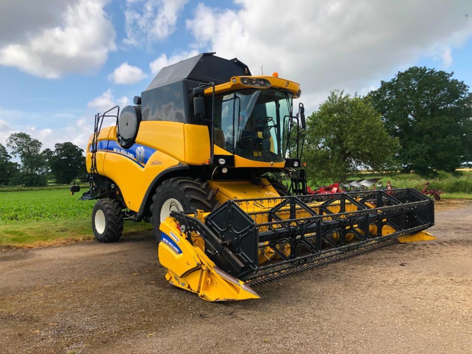 2012 New Holland CX5090 combine harvester with 20ft Varifeed header on Goodyear 800/65R32 front and - Image 22 of 38