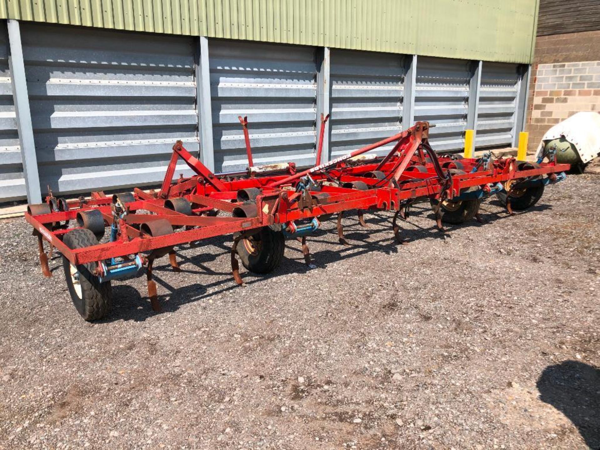 Kongskilde Vibroflex 6.2m, hydraulic folding with depth wheels and levelling discs - Image 15 of 16