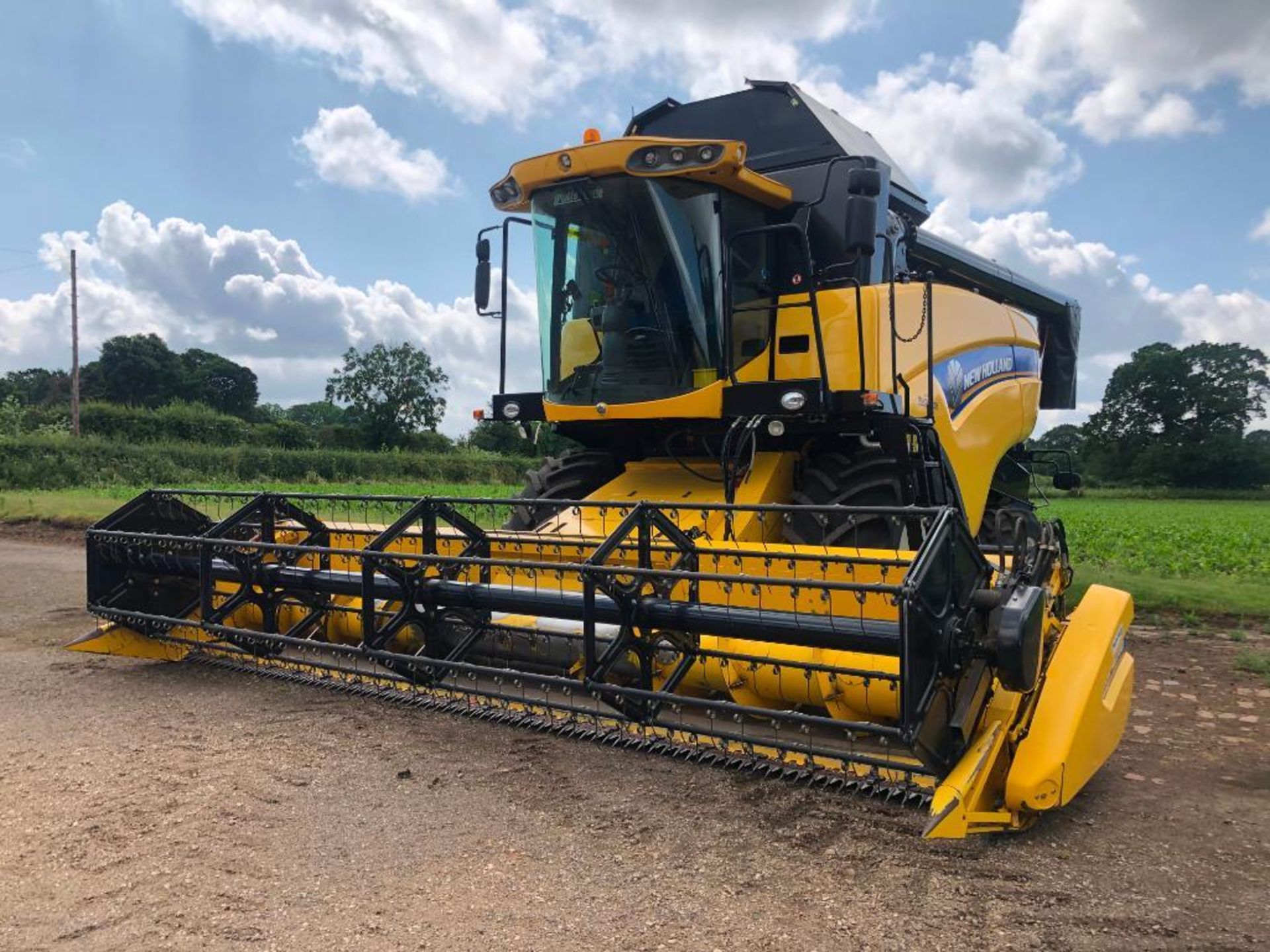 2012 New Holland CX5090 combine harvester with 20ft Varifeed header on Goodyear 800/65R32 front and - Image 25 of 38