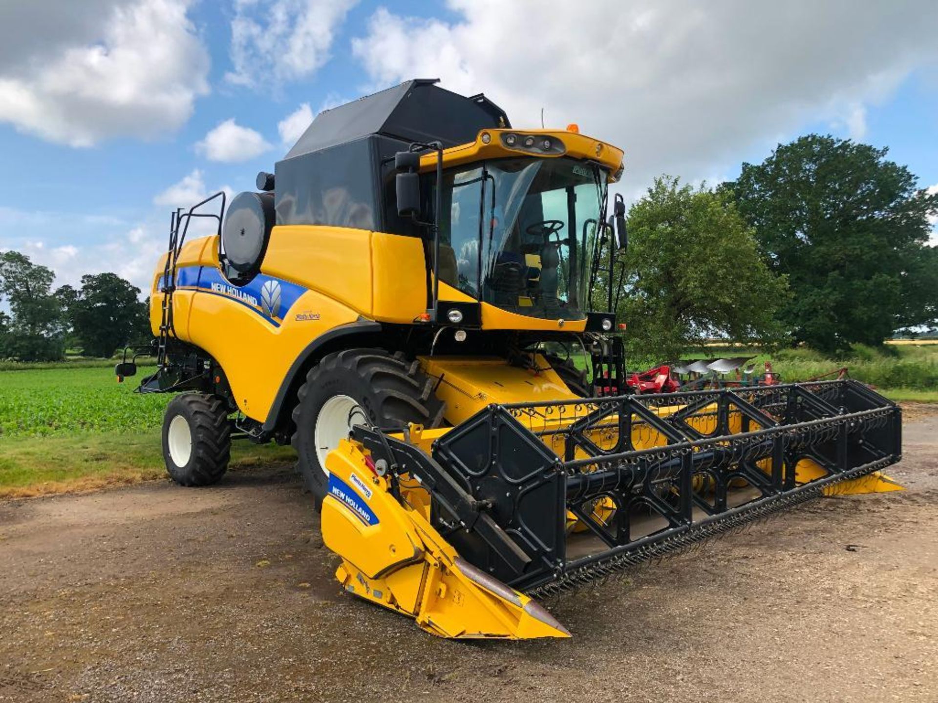 2012 New Holland CX5090 combine harvester with 20ft Varifeed header on Goodyear 800/65R32 front and - Image 21 of 38