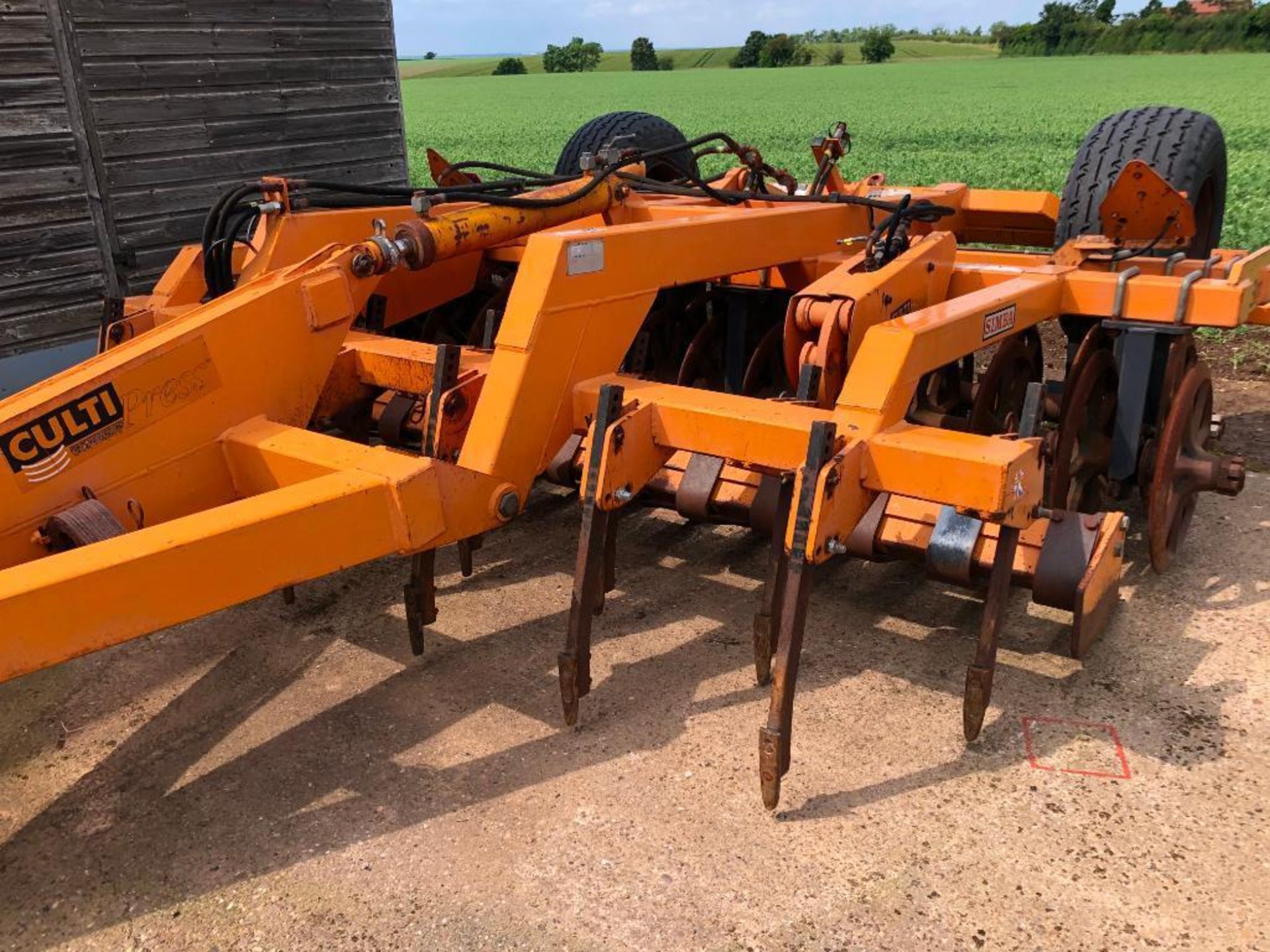 Simba Culti-Press 3.3m with leading tines, levelling boards, cast rings. Serial No: 84679038 NB: Man - Image 4 of 11