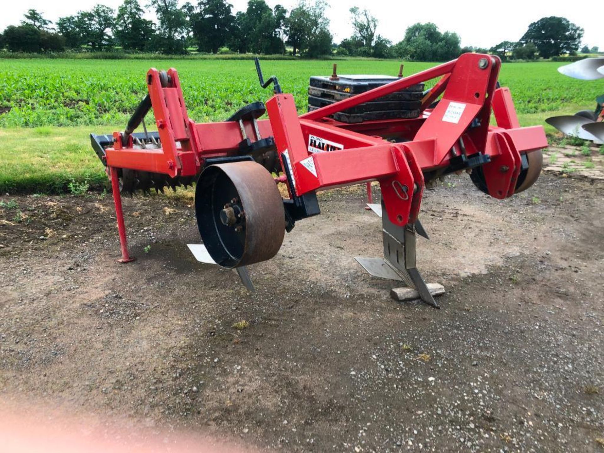 Spaldings 90/150 3 leg sub soiler with depth wheels, rear tooth packer, linkage mounted - Image 2 of 19