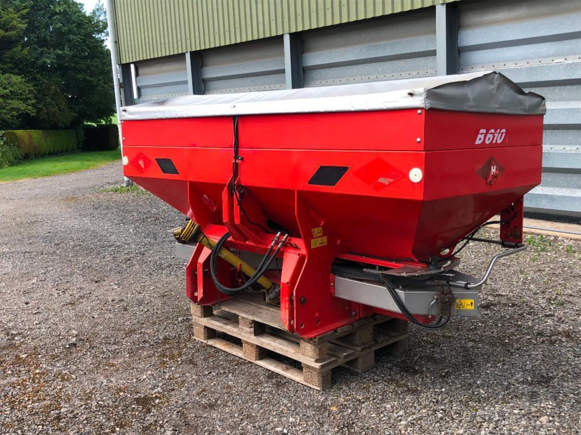 1997 Kuhn MDS 1141 20m twin disc fertiliser spreader with B610 hopper extension, comes with addition - Image 7 of 12