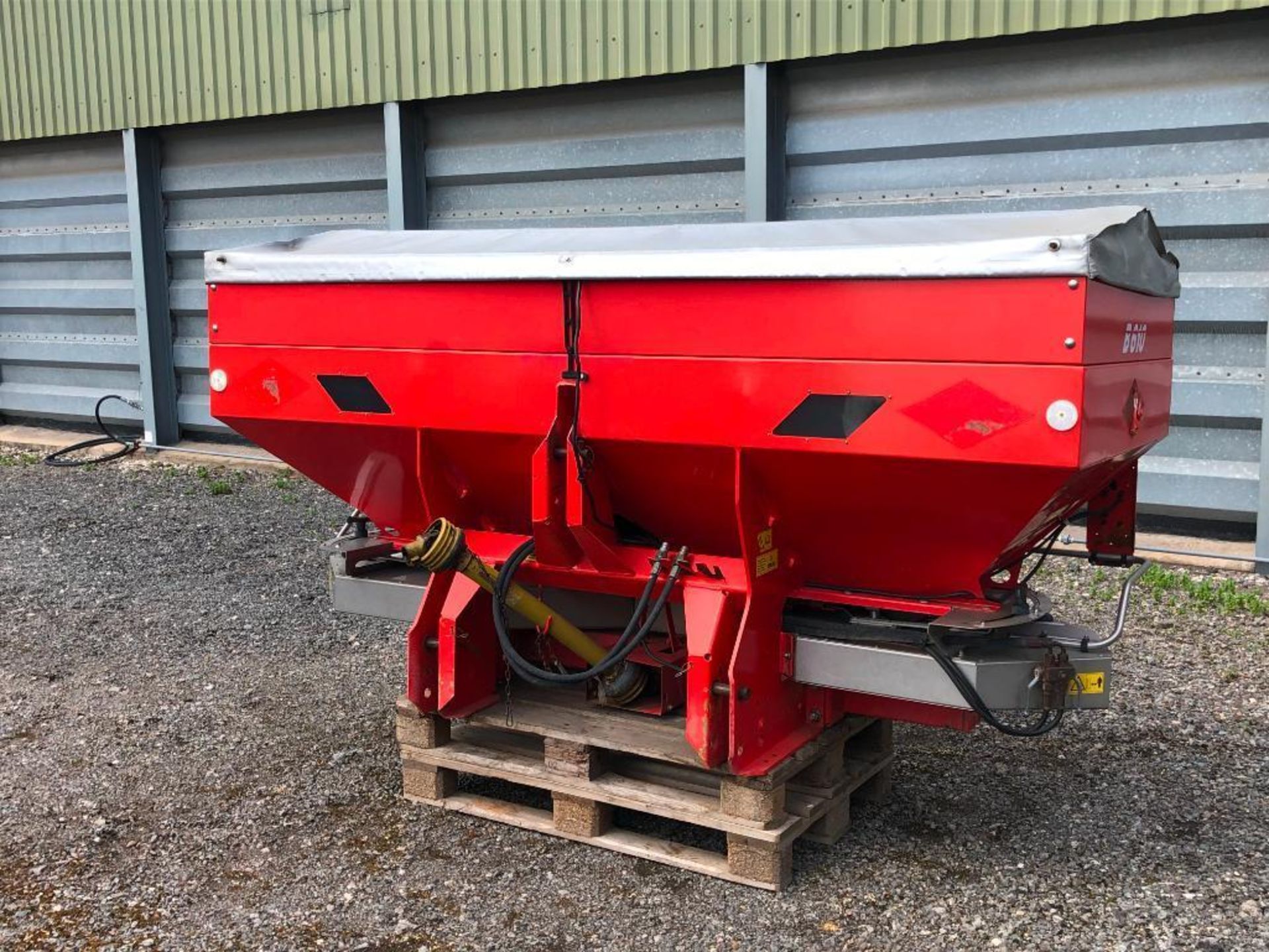 1997 Kuhn MDS 1141 20m twin disc fertiliser spreader with B610 hopper extension, comes with addition - Image 8 of 12