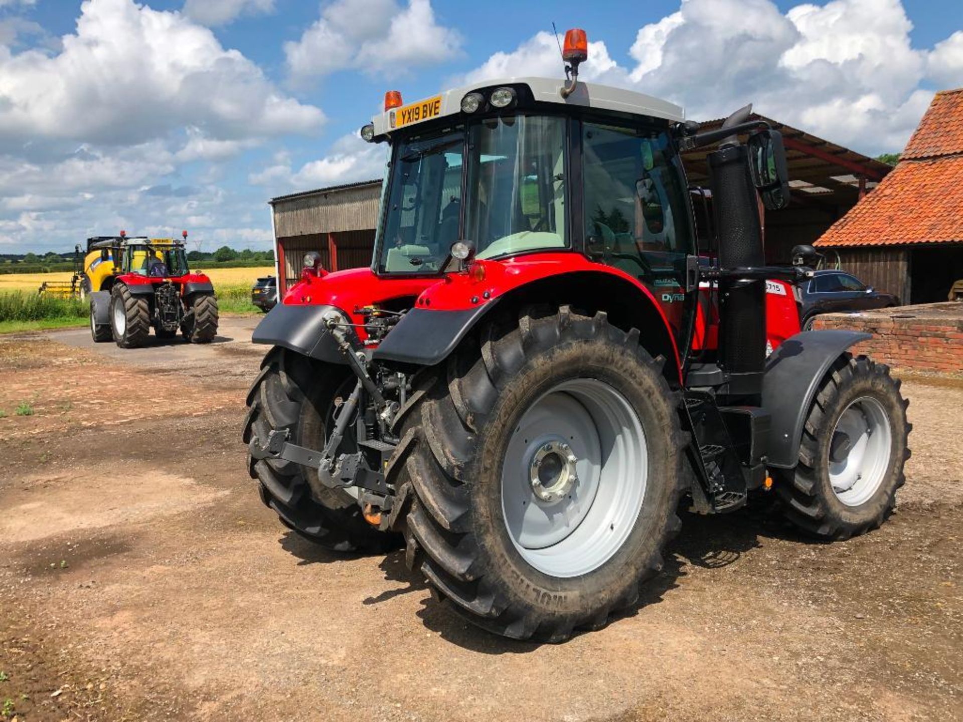 2019 Massey Ferguson 6715 S Dyna 6 50kph 4wd tractor c/w 3 manual spools, front linkage, air brakes, - Image 12 of 41