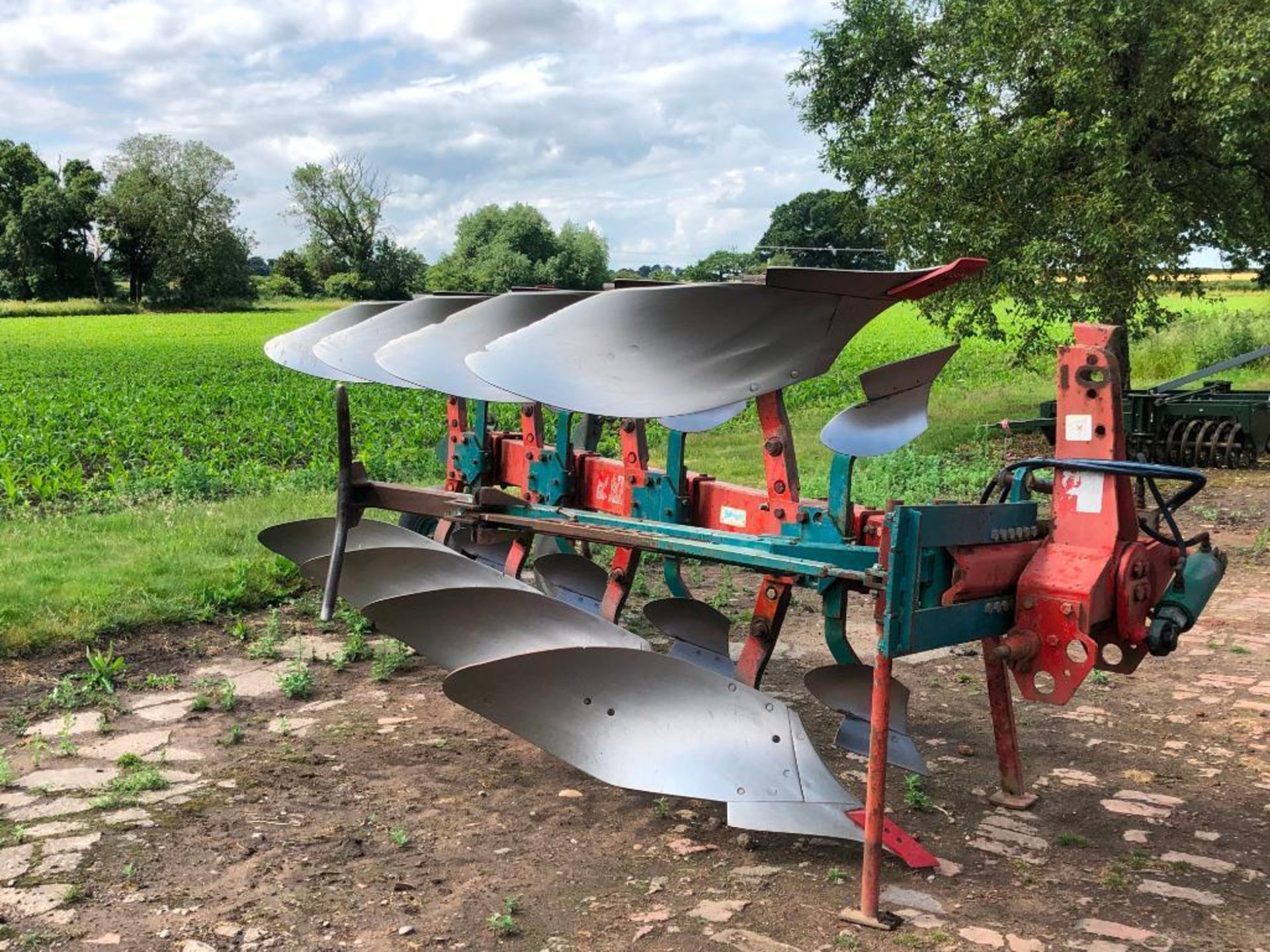 Kverneland LD100 4f (3f+1f) reversible plough with skimmers, manual vari-width with press arm and de - Image 14 of 14