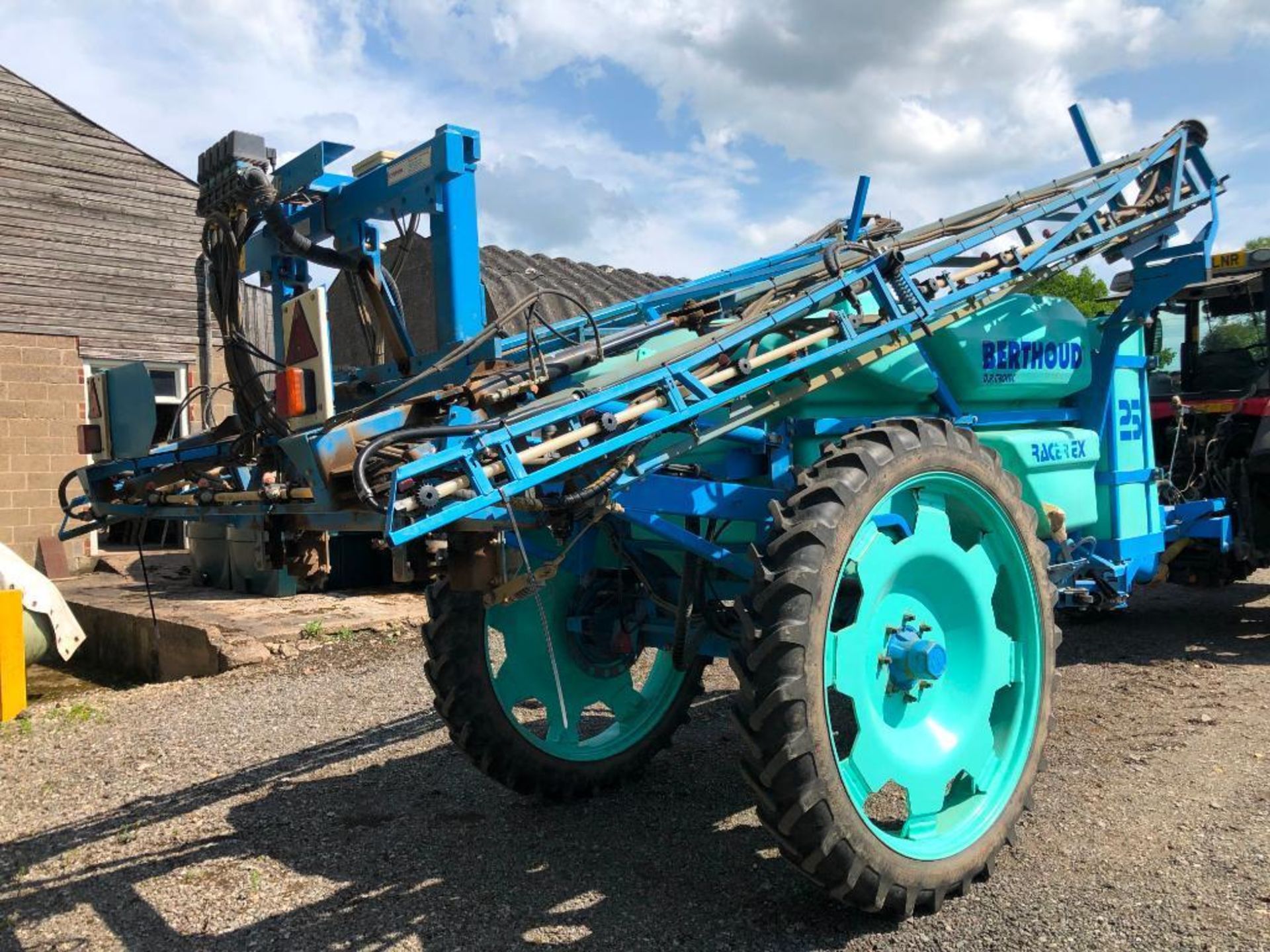 2010 Berthoud DP Tronic Racer EX 20m trailed sprayer, with 2500l tank, single line with quad nozzles - Image 15 of 20