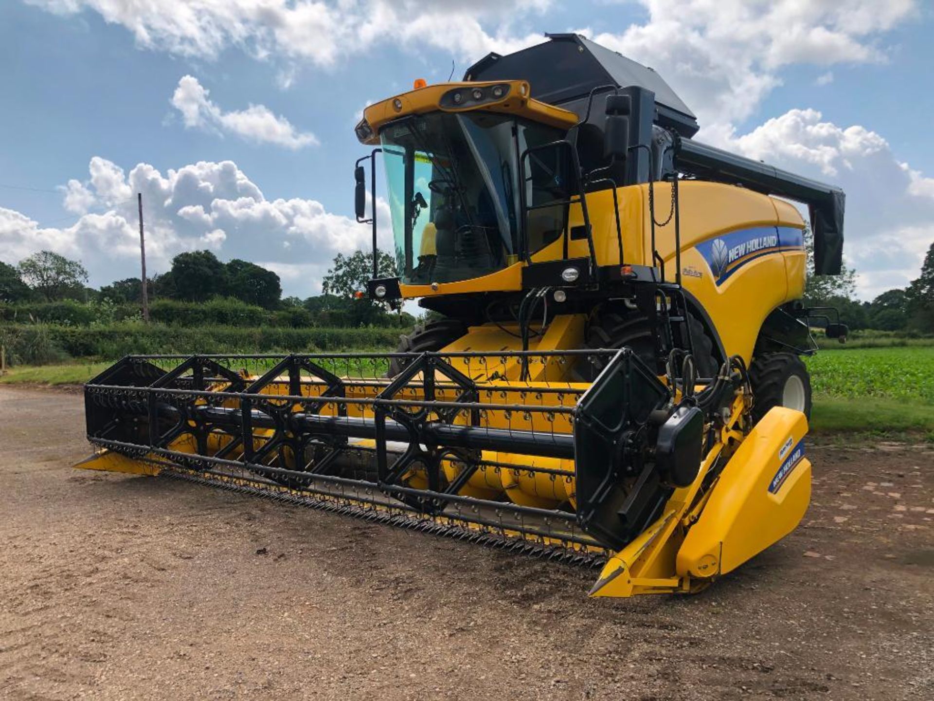 2012 New Holland CX5090 combine harvester with 20ft Varifeed header on Goodyear 800/65R32 front and - Image 30 of 38