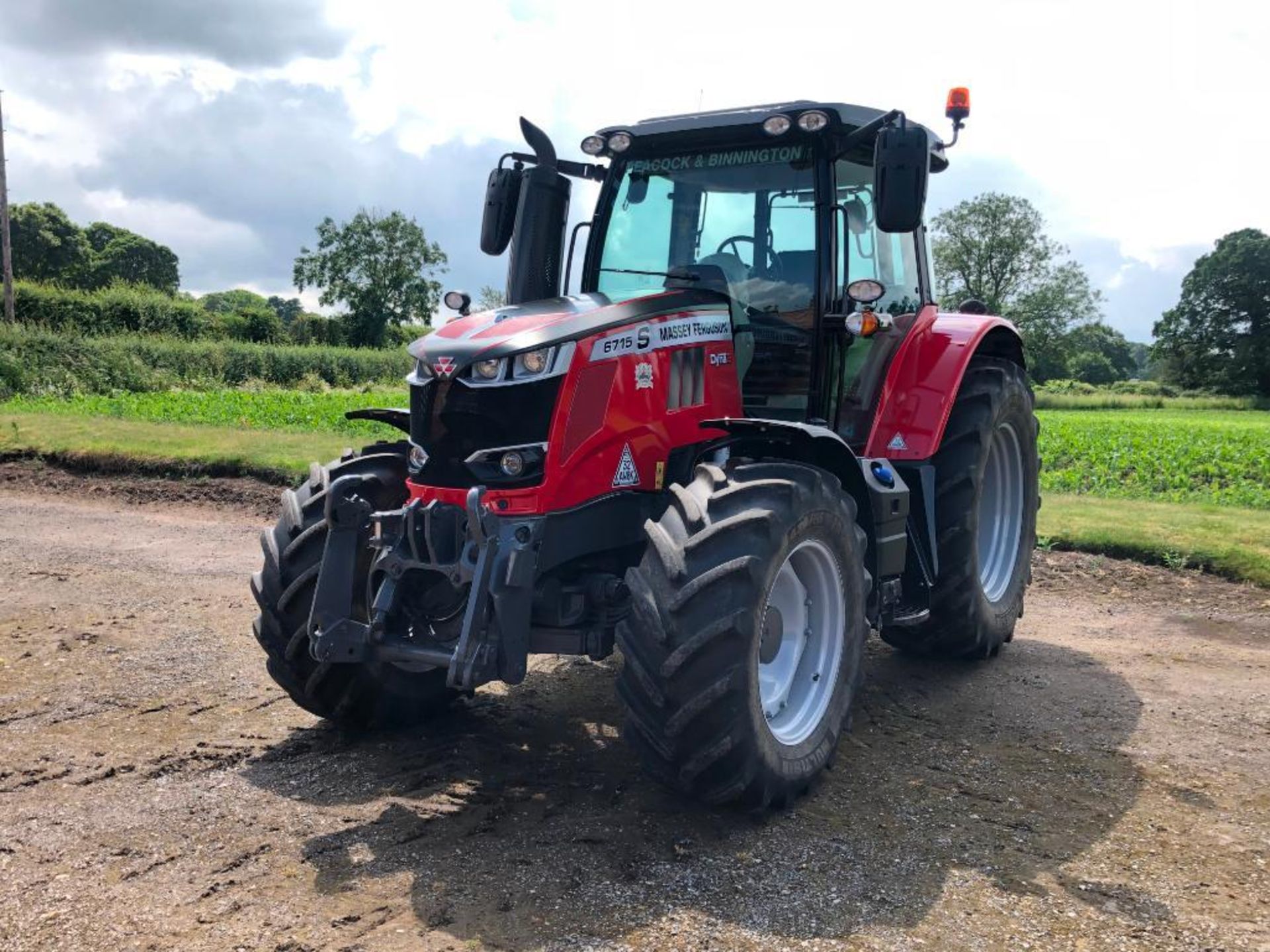 2019 Massey Ferguson 6715 S Dyna 6 50kph 4wd tractor c/w 3 manual spools, front linkage, air brakes, - Image 2 of 41