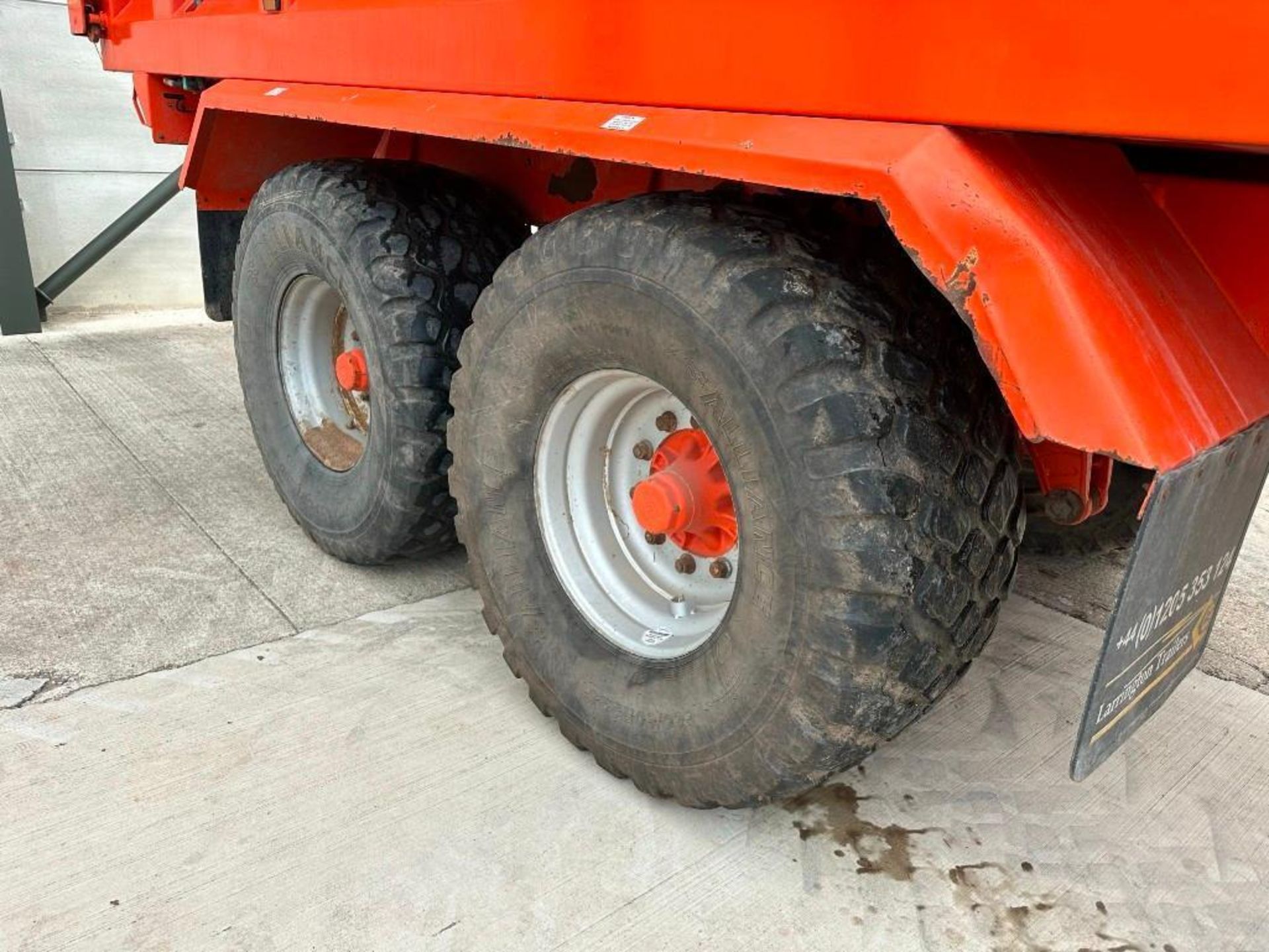 2014 Larrington Majestic 18t twin axle grain trailer, sprung drawbar, air brakes, hydraulic tailgate - Image 10 of 11