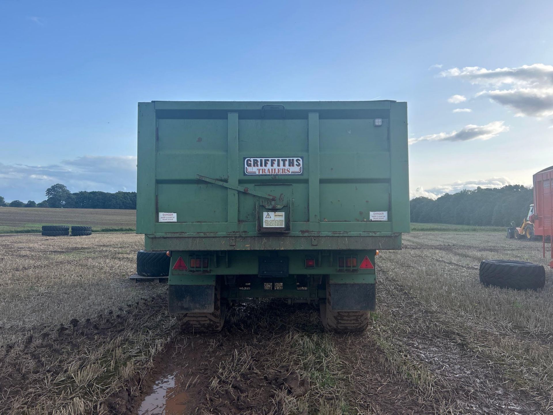 2005 Griffiths 14t twin axle grain trailer, sprung drawbar, air over hydraulic brakes, hydraulic tai - Image 3 of 8