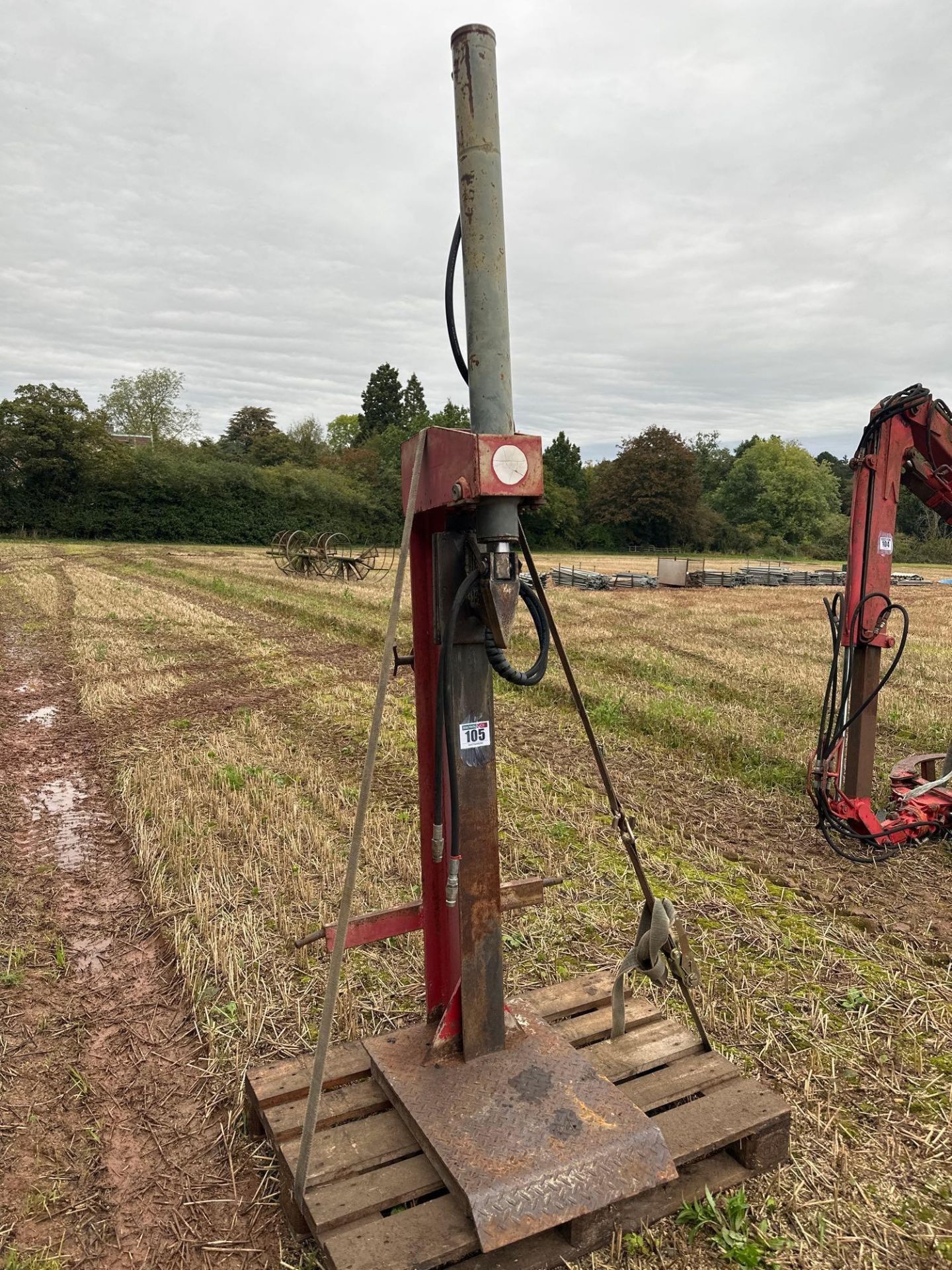 Surife log splitter, hydraulic operated, linkage mounted