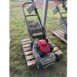 Cobra mower with Honda GXV160 engine