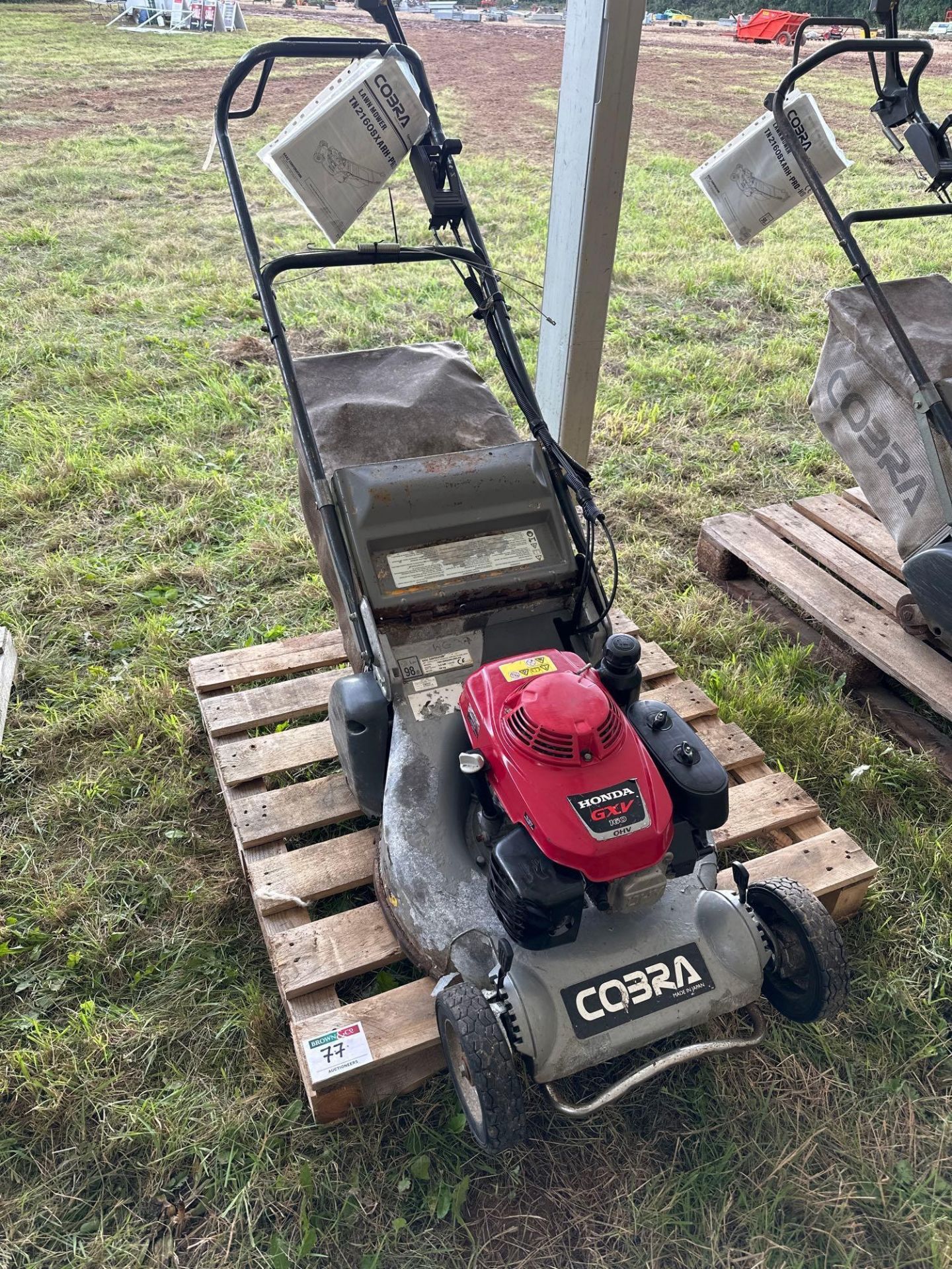 Cobra mower with Honda GXV160 engine