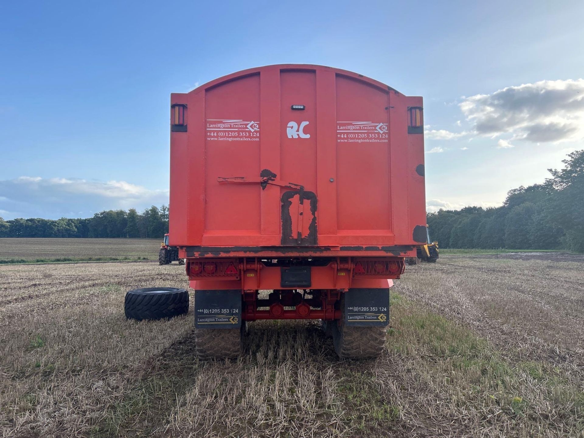 2013 Larrington Majestic 18t twin axle grain trailer, sprung drawbar, air brakes, hydraulic tailgate - Image 2 of 10