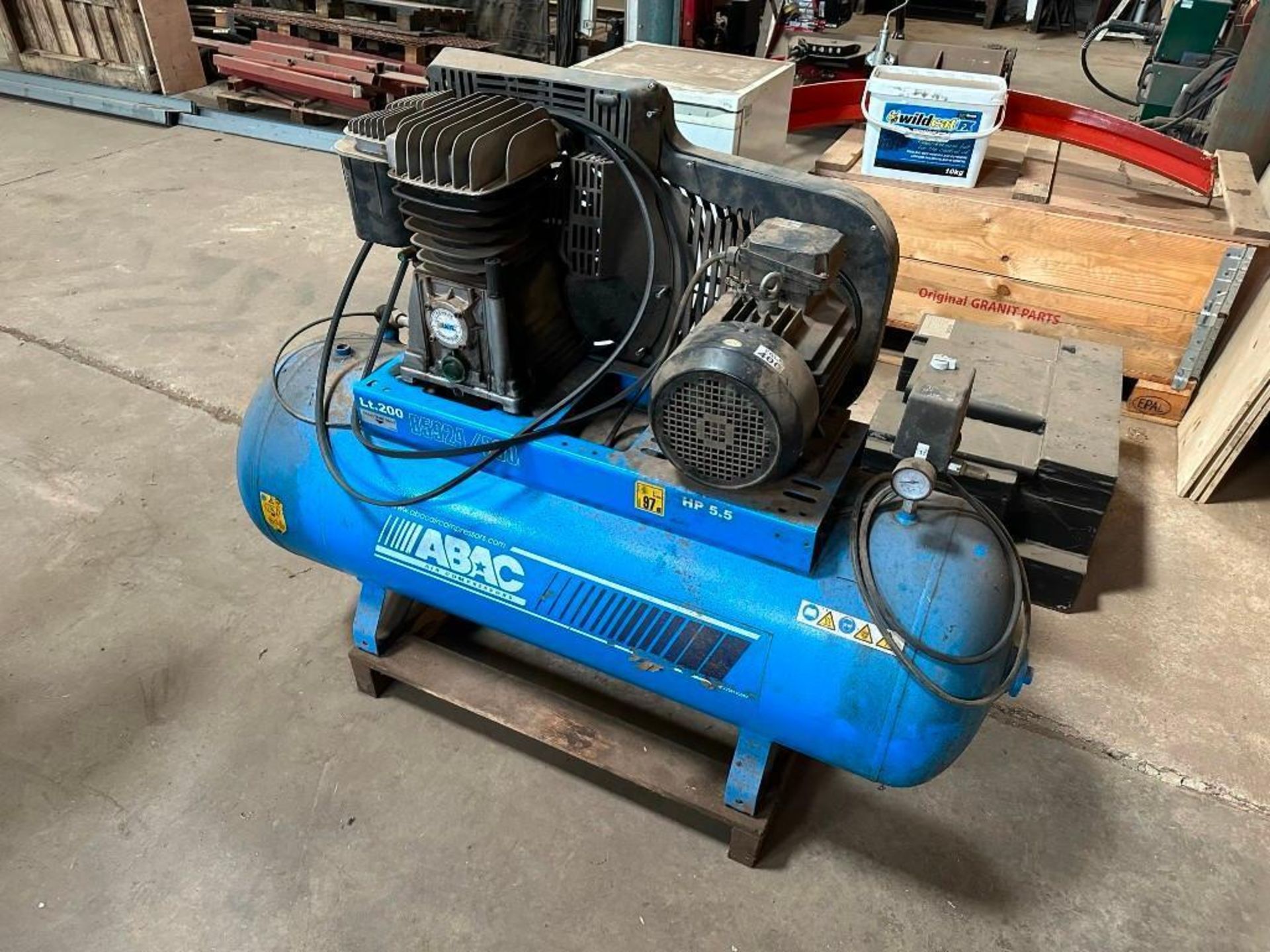 ABAC B5924/200 air compressor, 3 phase c/w 5.5hp engine - Image 3 of 5