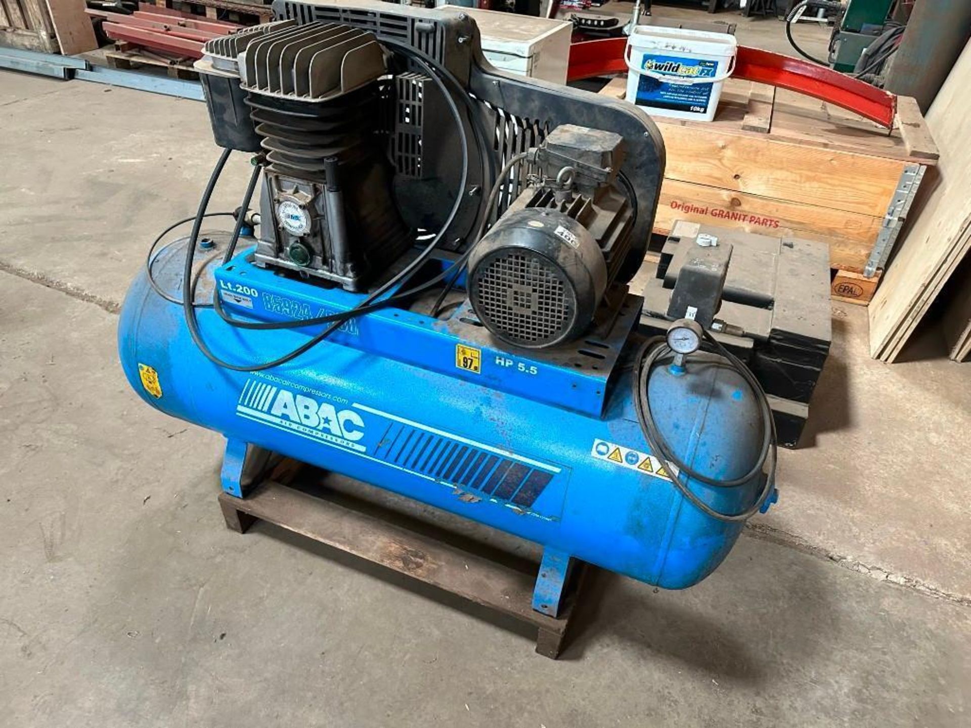 ABAC B5924/200 air compressor, 3 phase c/w 5.5hp engine - Image 4 of 5