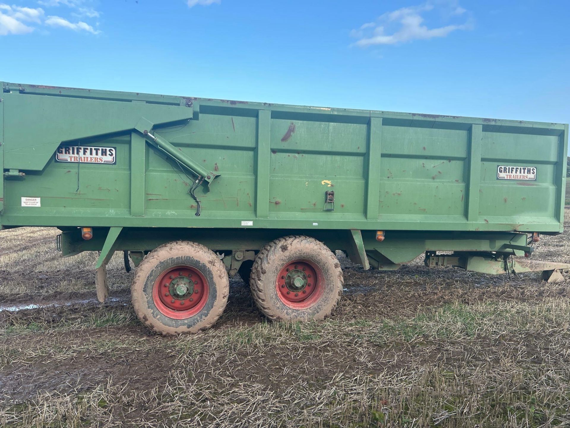 2005 Griffiths 14t twin axle grain trailer, sprung drawbar, air over hydraulic brakes, hydraulic tai - Image 4 of 8