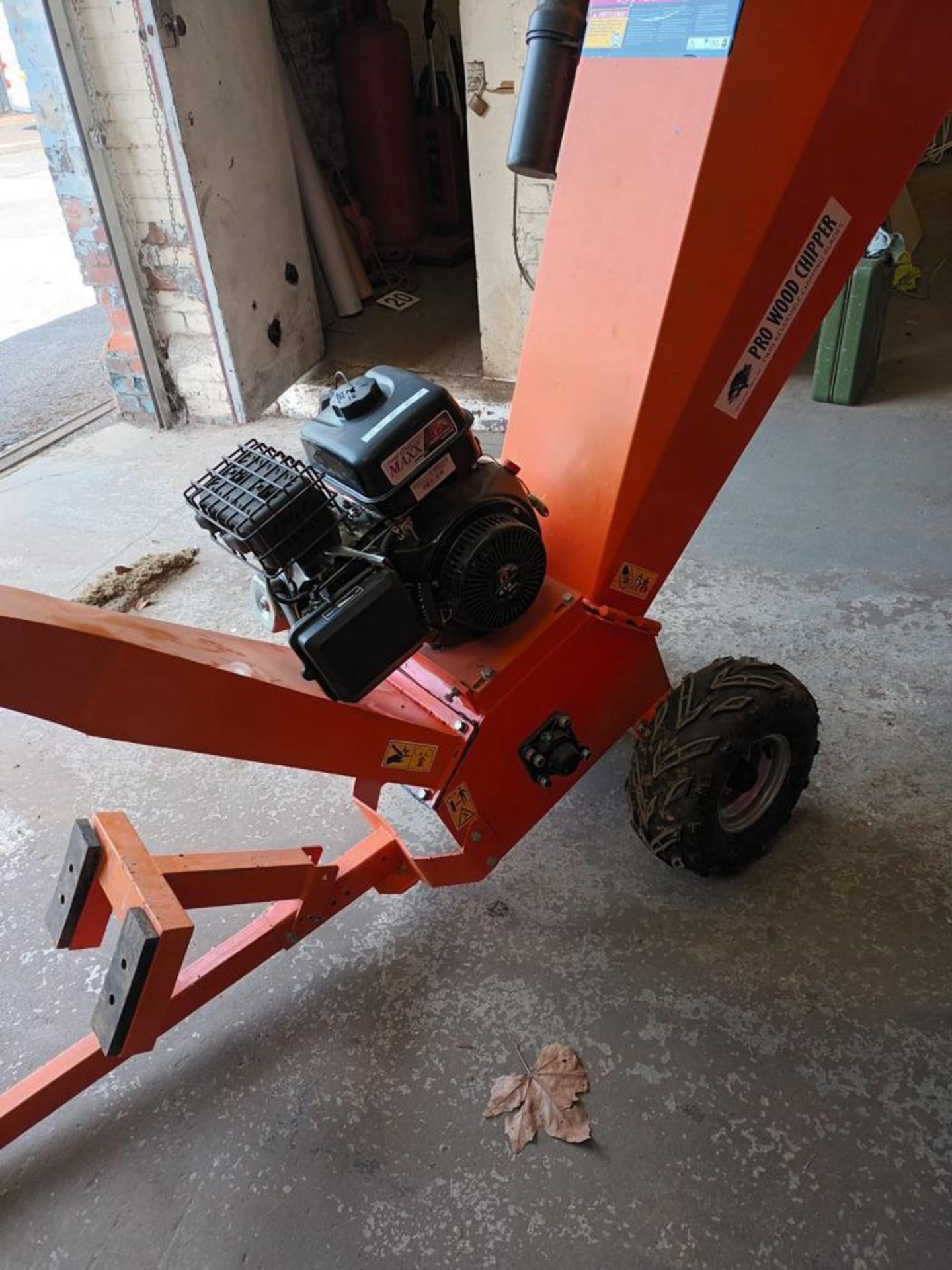 Pro Wood Chipper with MAXX 414cc Series engine - Image 4 of 6