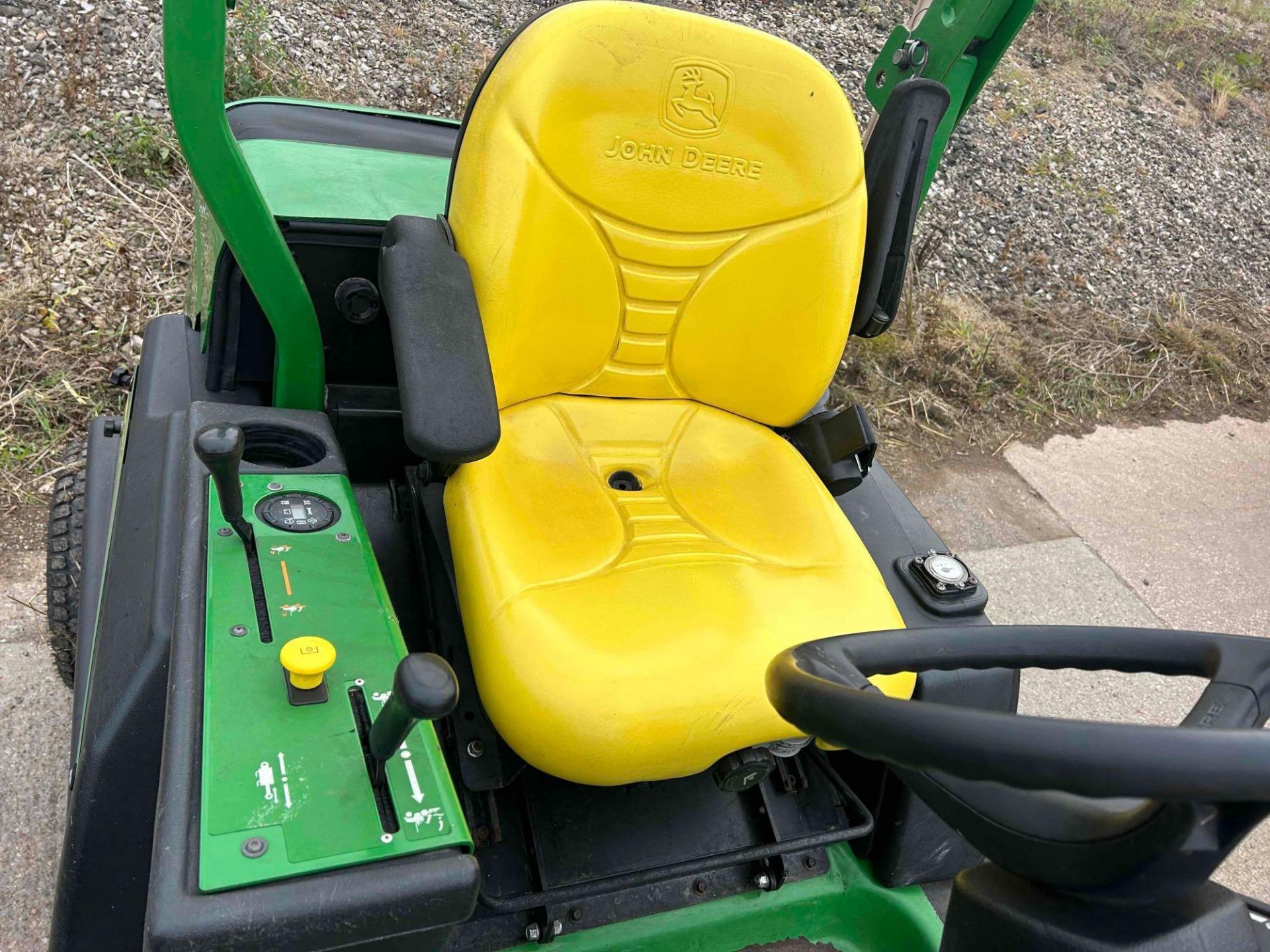 2015 John Deere 1570 TerrainCut hydrostatic mower, c/w Fastback Commercial 62 cutting deck. Hours: 1 - Image 8 of 14