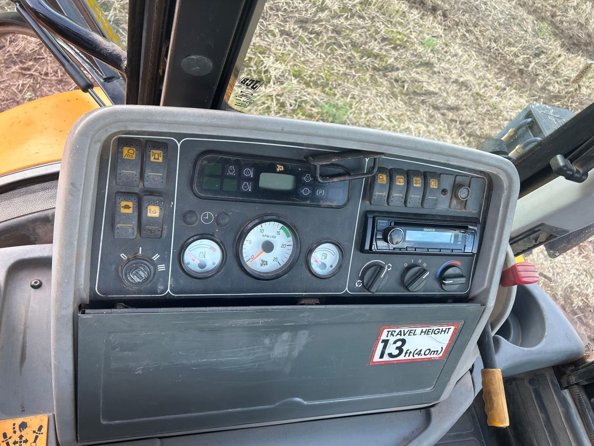 1998 JCB 3CX SRS Powershift 4X4 backhoe digger on 12.0/12.5-18 front and 18-4/26 rear wheels and tyr - Image 9 of 16