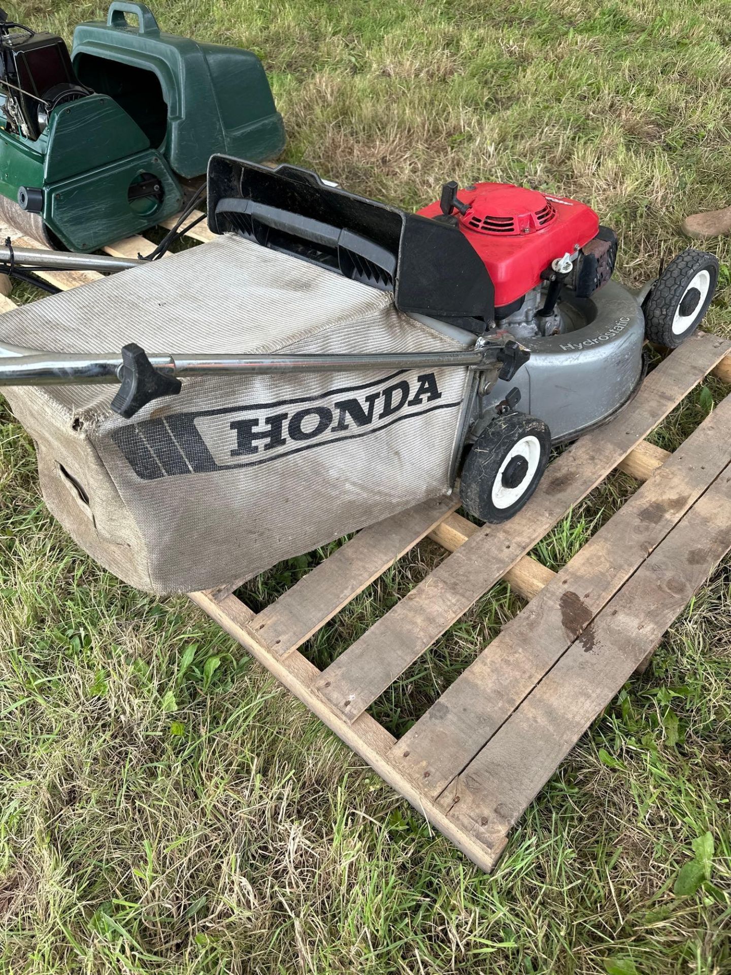 Honda pedestrian mower with HR2150 engine. NO VAT - Image 2 of 3