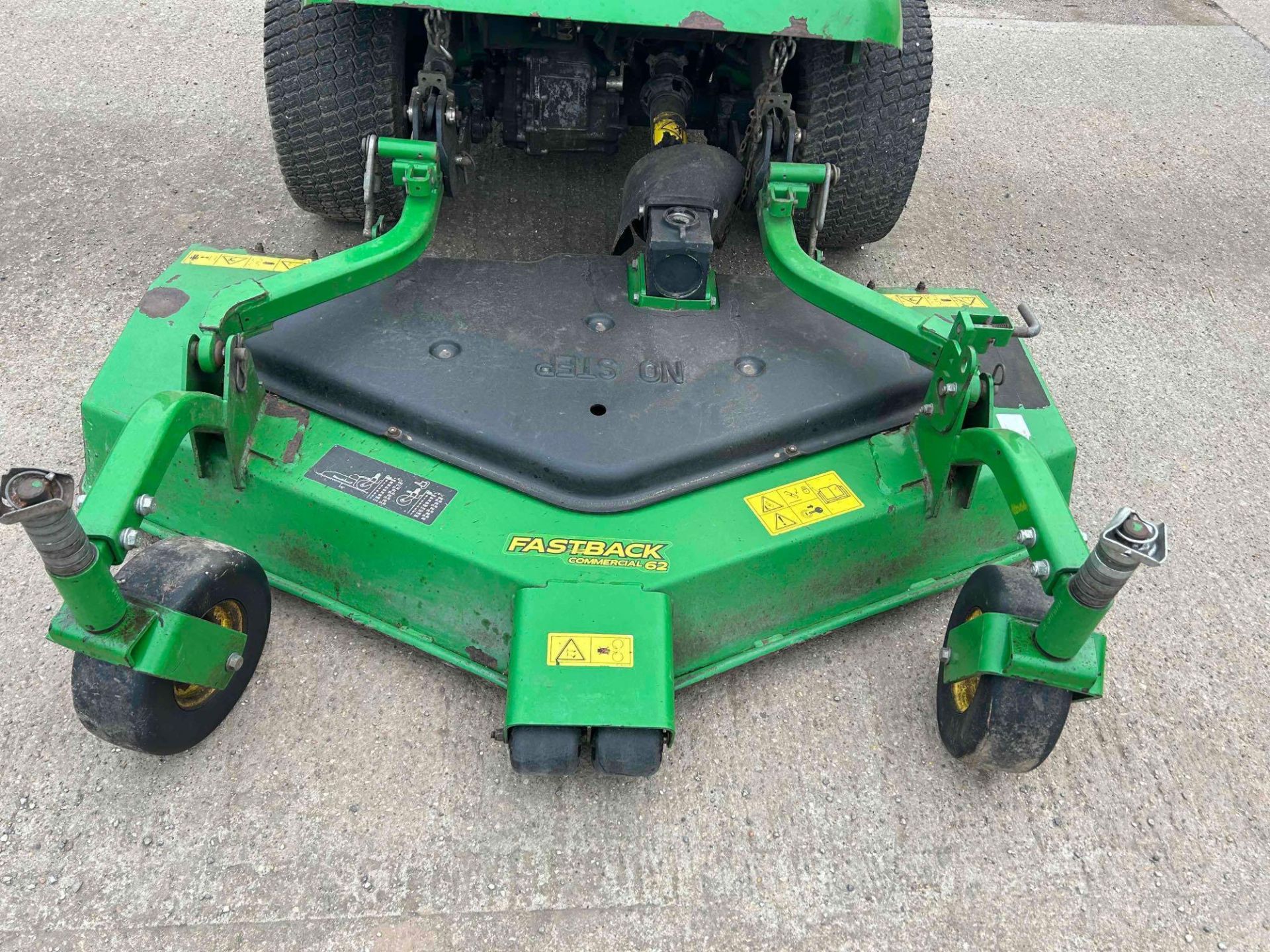 2015 John Deere 1570 TerrainCut hydrostatic mower, c/w Fastback Commercial 62 cutting deck. Hours: 1 - Image 6 of 14