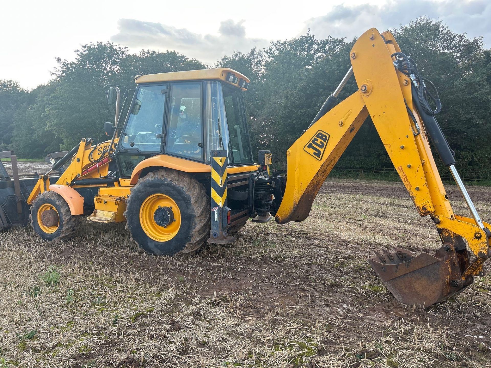 1998 JCB 3CX SRS Powershift 4X4 backhoe digger on 12.0/12.5-18 front and 18-4/26 rear wheels and tyr - Image 3 of 16