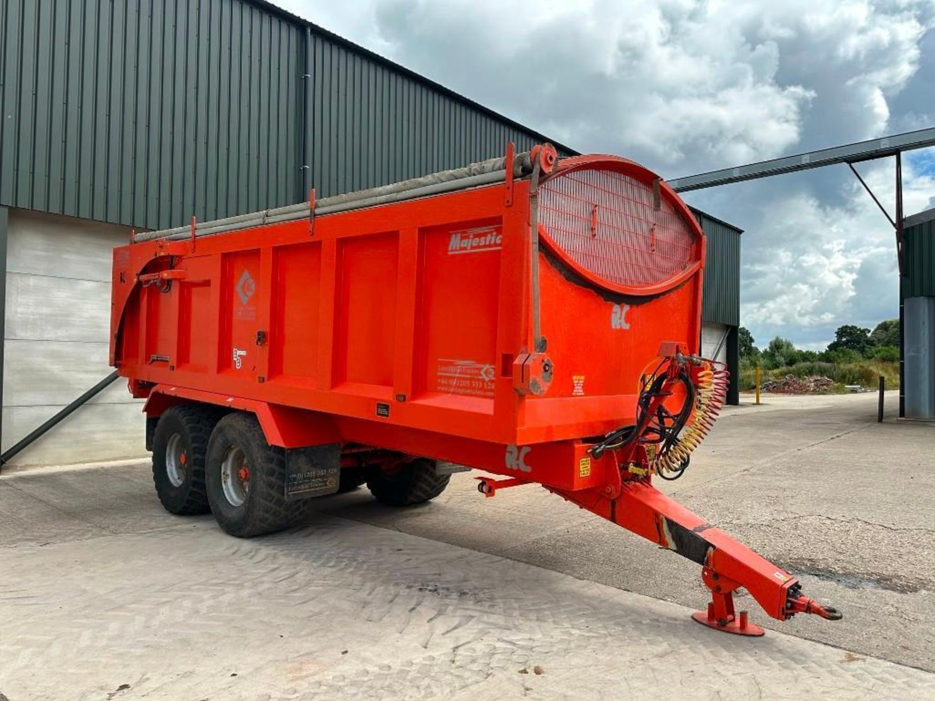 2013 Larrington Majestic 18t twin axle grain trailer, sprung drawbar, air brakes, hydraulic tailgate - Image 5 of 10