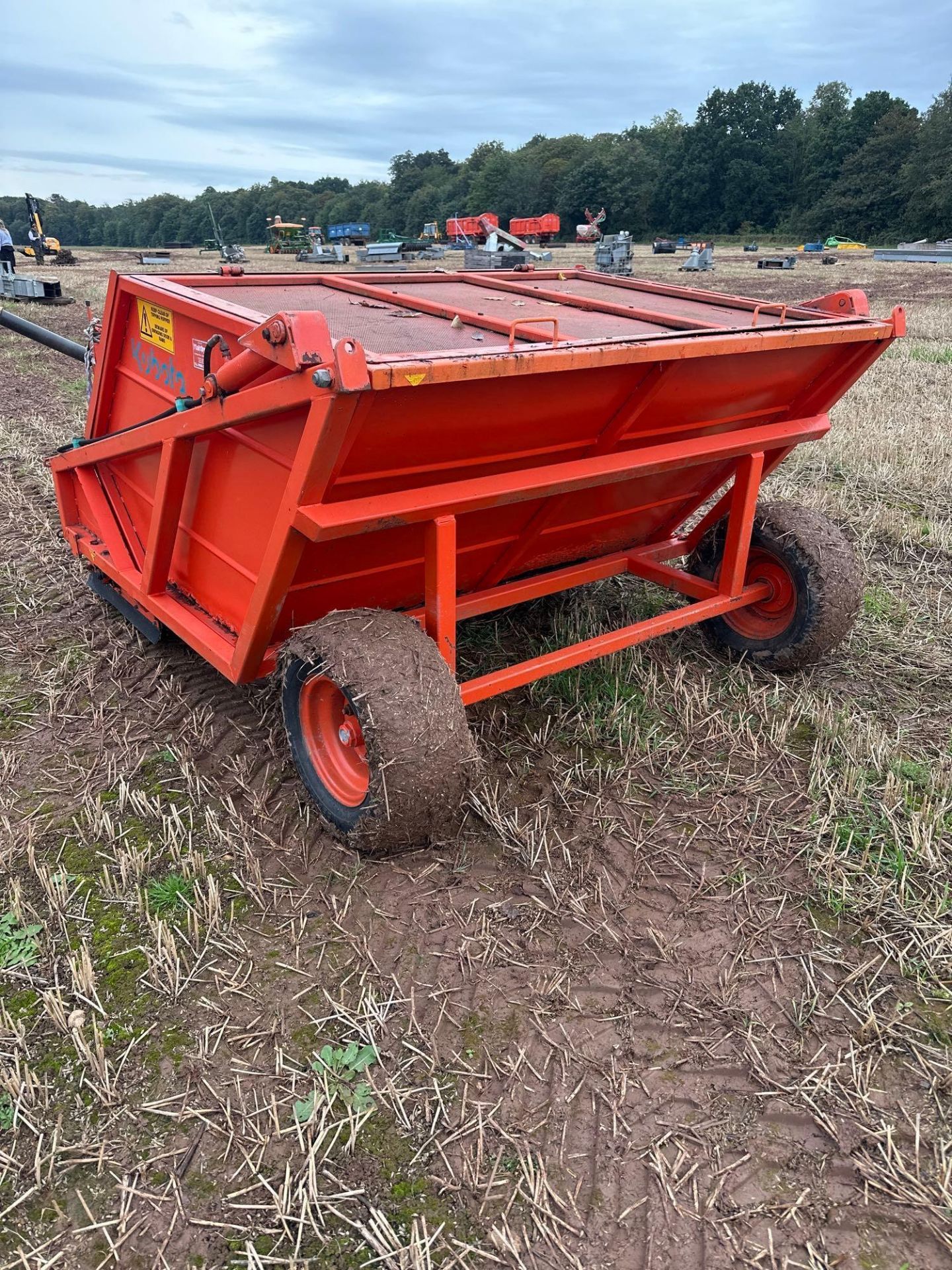 Kubota trailed sweeper collector, hydraulic operated, PTO driven. Serial No: K-SC99417 - Image 3 of 7