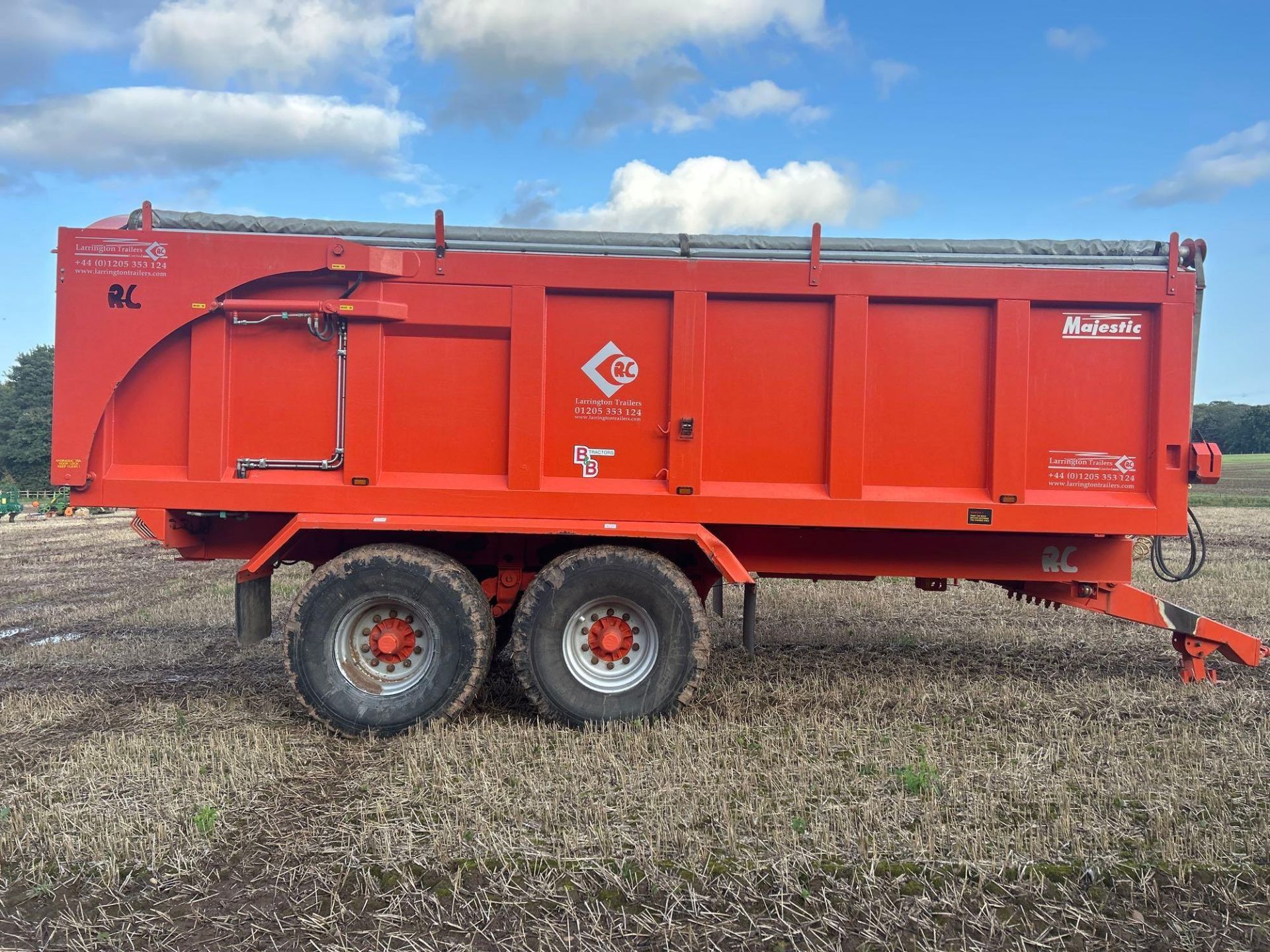 2014 Larrington Majestic 18t twin axle grain trailer, sprung drawbar, air brakes, hydraulic tailgate - Image 4 of 11