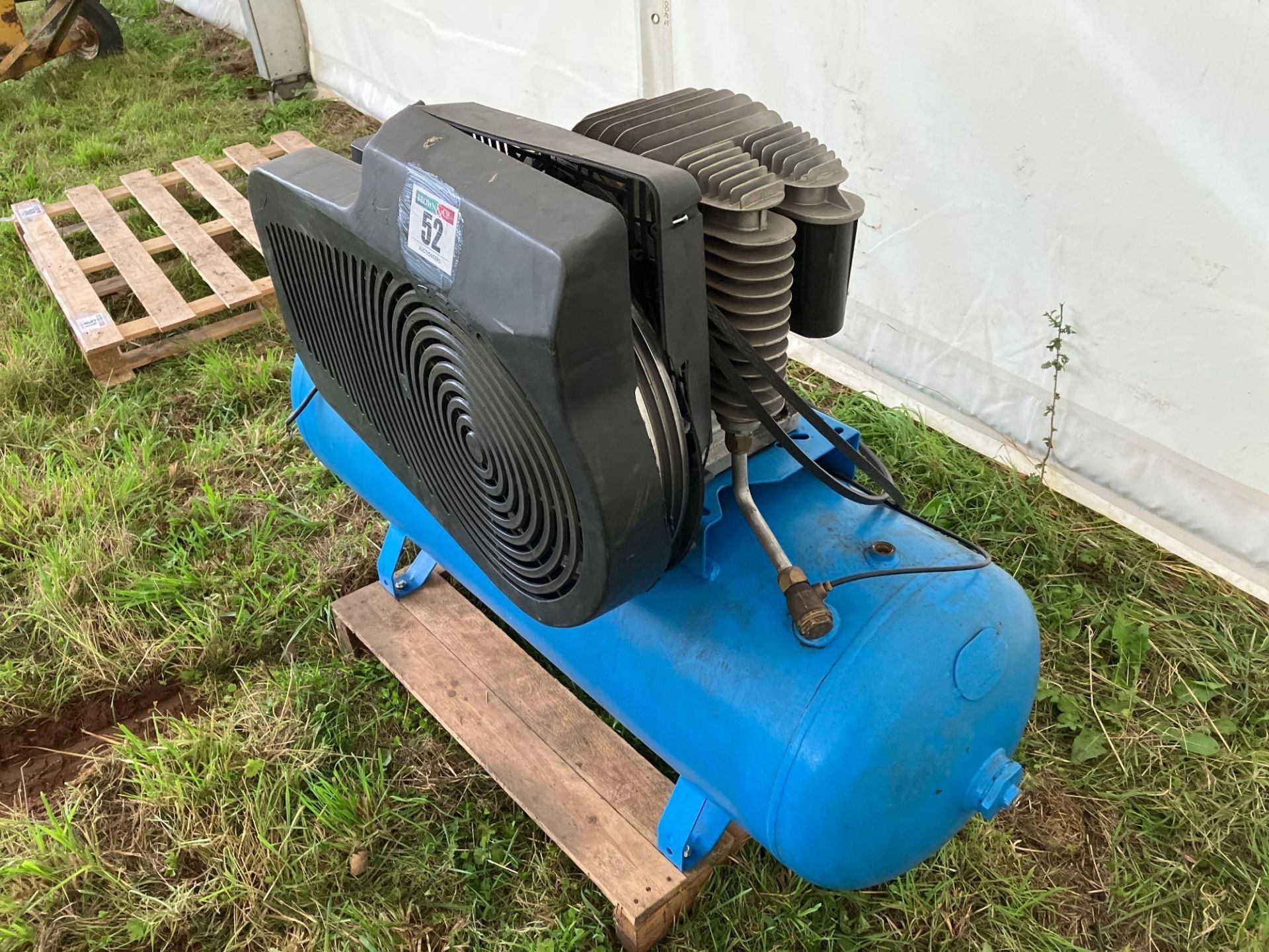 ABAC B5924/200 air compressor, 3 phase c/w 5.5hp engine - Image 2 of 5