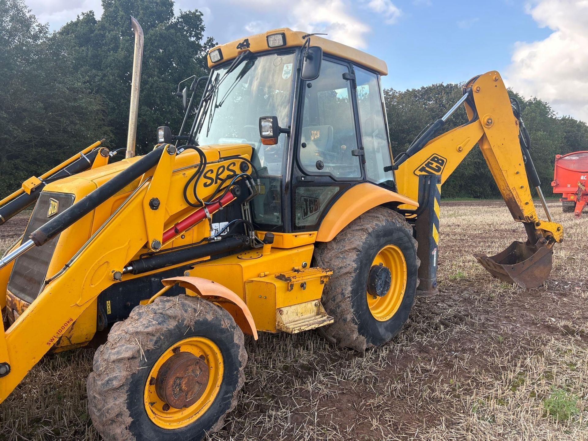 1998 JCB 3CX SRS Powershift 4X4 backhoe digger on 12.0/12.5-18 front and 18-4/26 rear wheels and tyr - Image 2 of 16