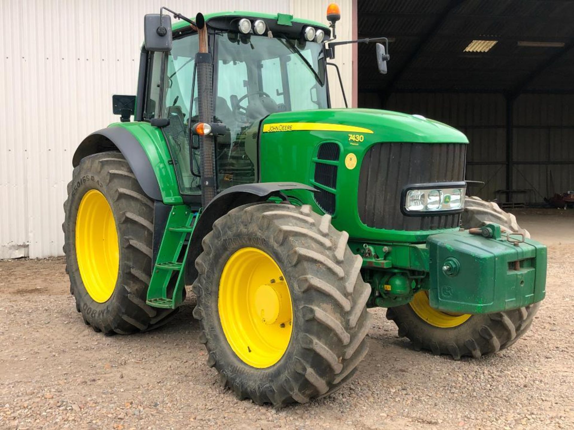 2009 John Deere 7430 Premium 40Kph AutoQuad 4wd tractor with front and cab suspension, 4 manual spoo - Image 25 of 32