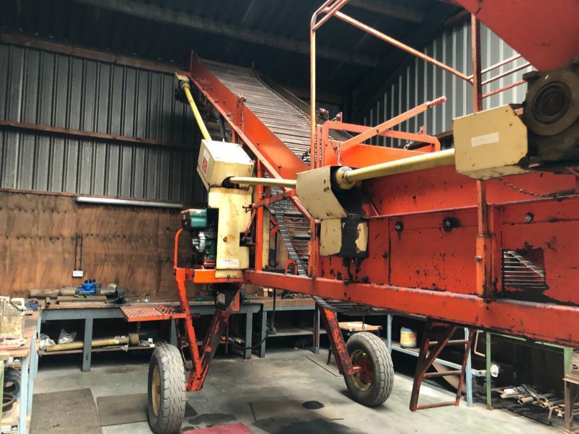 Terry Johnson Todd Mark V beet cleaner loader, electric start, picking off table. Model No: TBCL. Se - Image 6 of 9