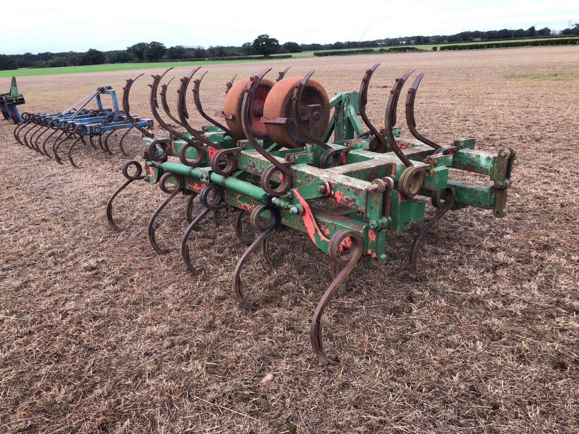 Jones pigtail cultivator, 4.7m, hydraulic folding, linkage mounted - Image 3 of 4