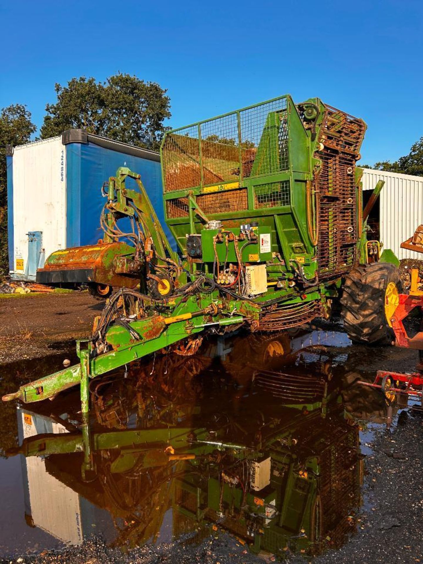 Standen T7 3 row sugar beet harvester. NB: Control box and manual in office - Image 5 of 5