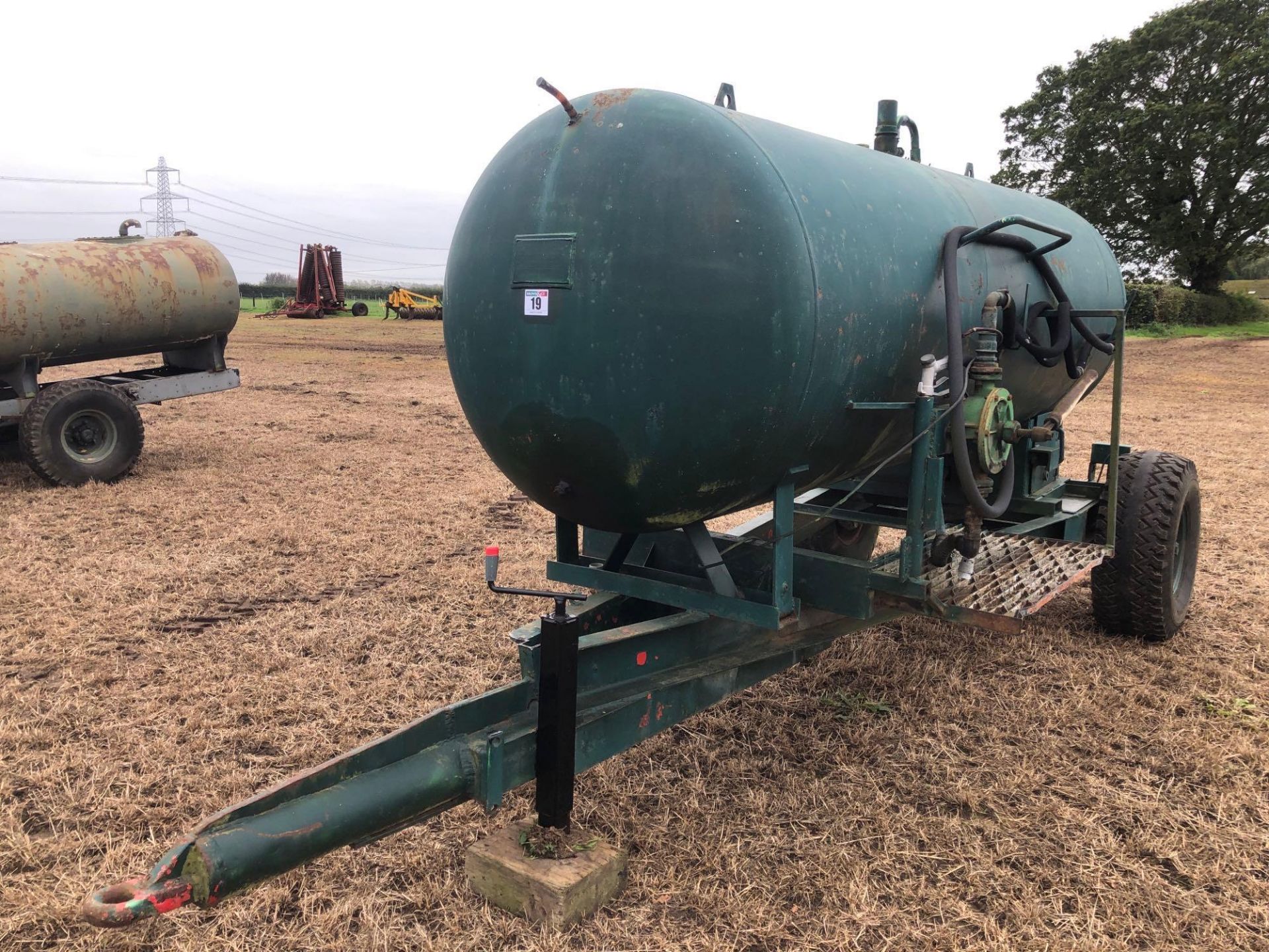 WEFCO (Gainsborough) Ltd 3,950l fuel bowser with manual pump, single axle on 12.5/80-15 wheels and t - Image 2 of 6