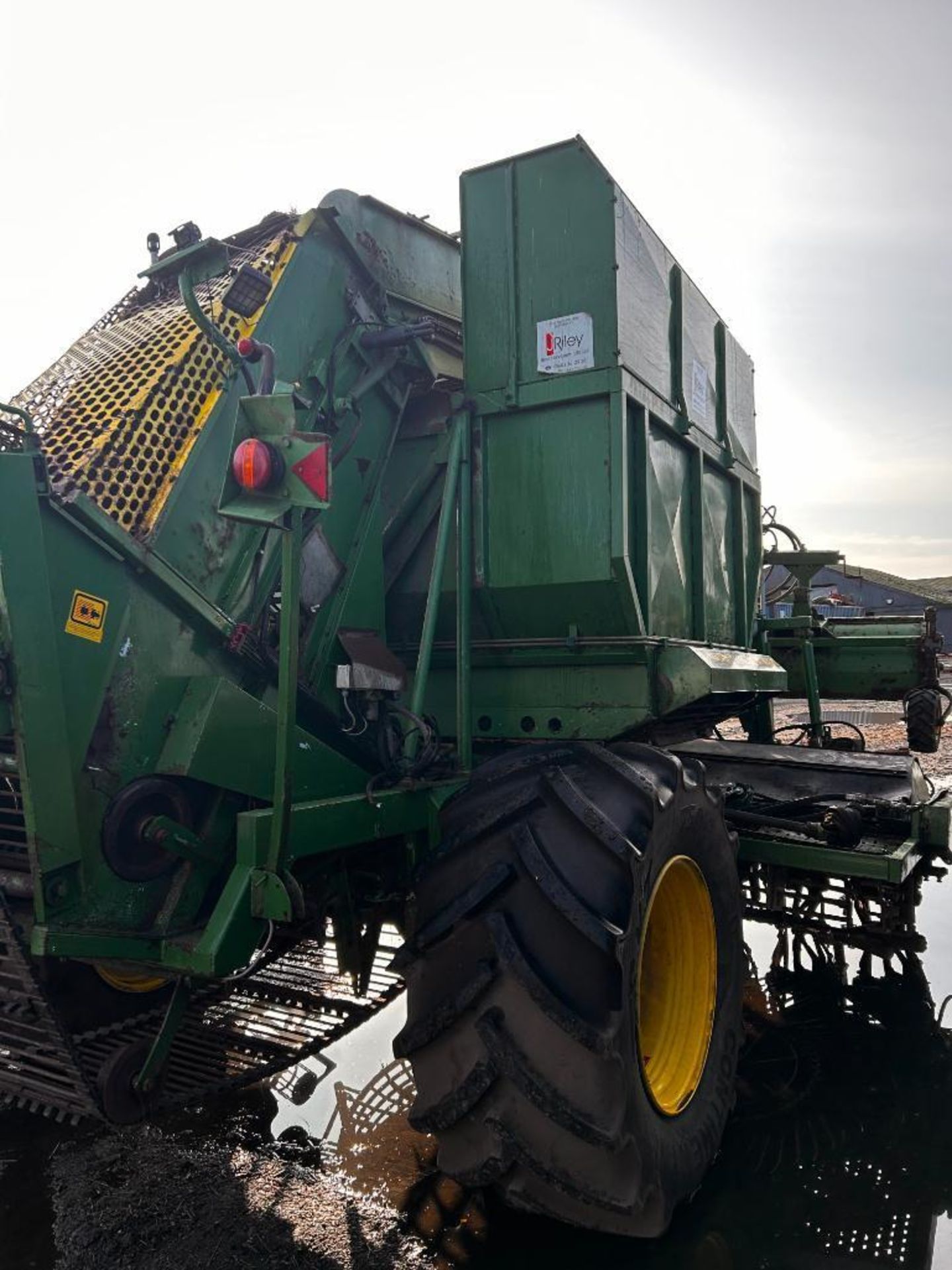 Standen T7 3 row sugar beet harvester. NB: Control box and manual in office - Image 4 of 5